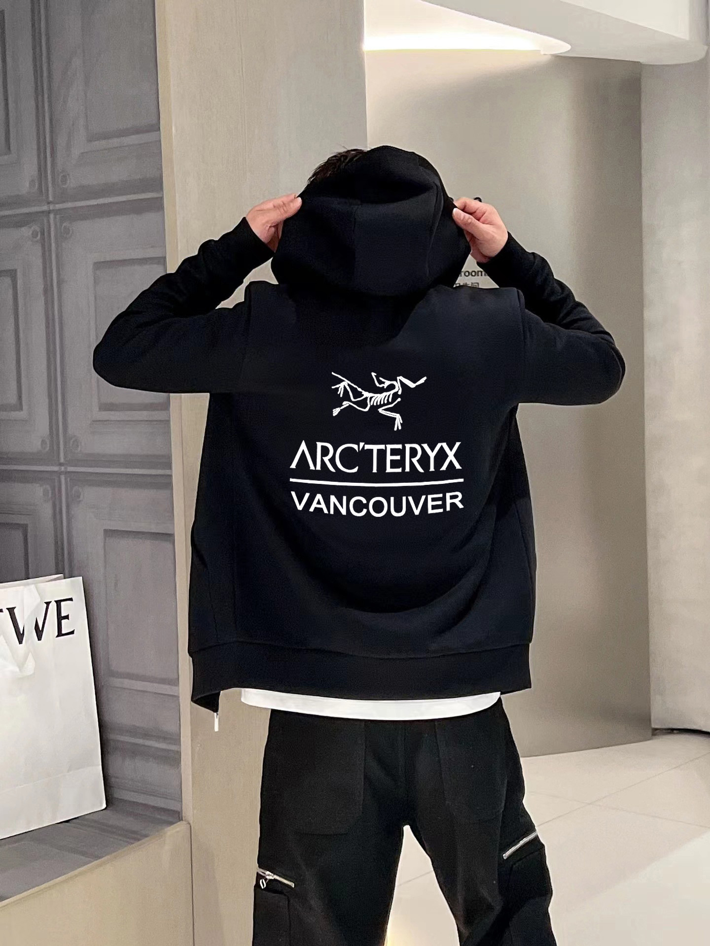 ￼ ￼ ￼ 始祖鸟 官网同步发行 胸前印花品牌logo 功能性 机能运动 男女同款🐦新款运动技能连帽卫衣