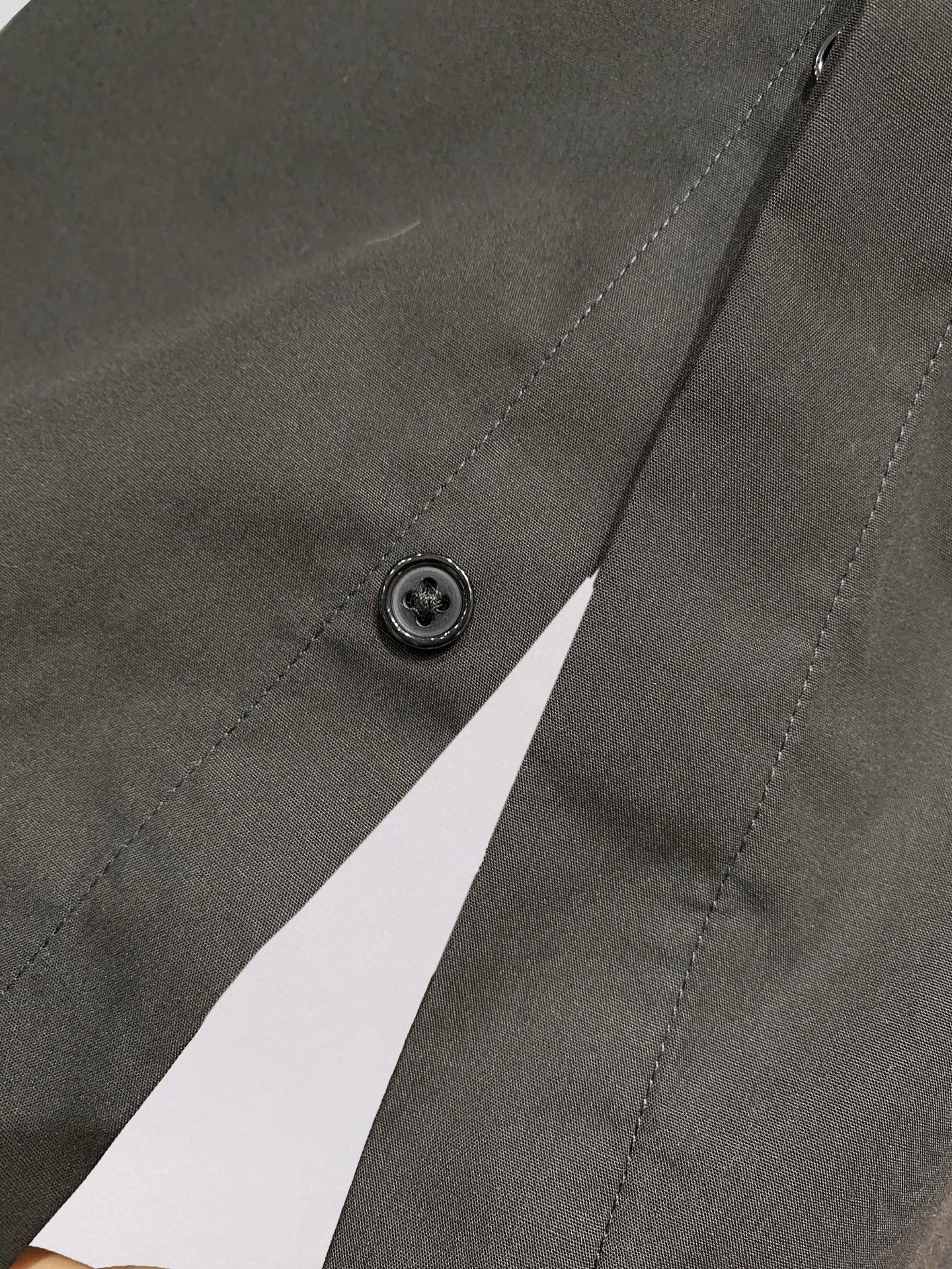 路易威登 最新款男士必备款长袖衬衫，100%天然棉，舒服透气，原单狠货，原版面料，柔软舒适，上身高端又奢