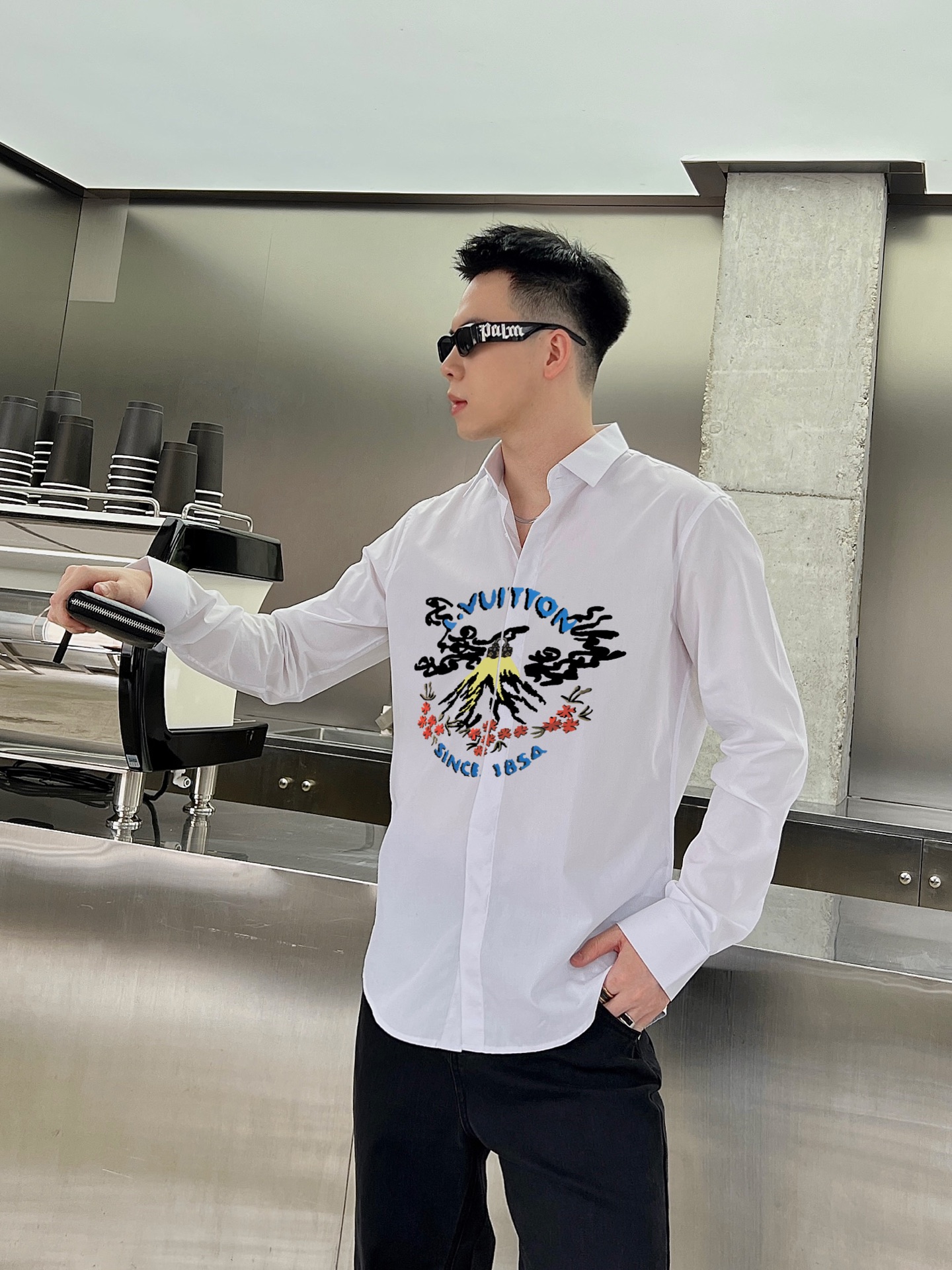 路易威登 最新款男士必备款长袖衬衫，100%天然棉，舒服透气，原单狠货，原版面料，柔软舒适，上身高端又奢