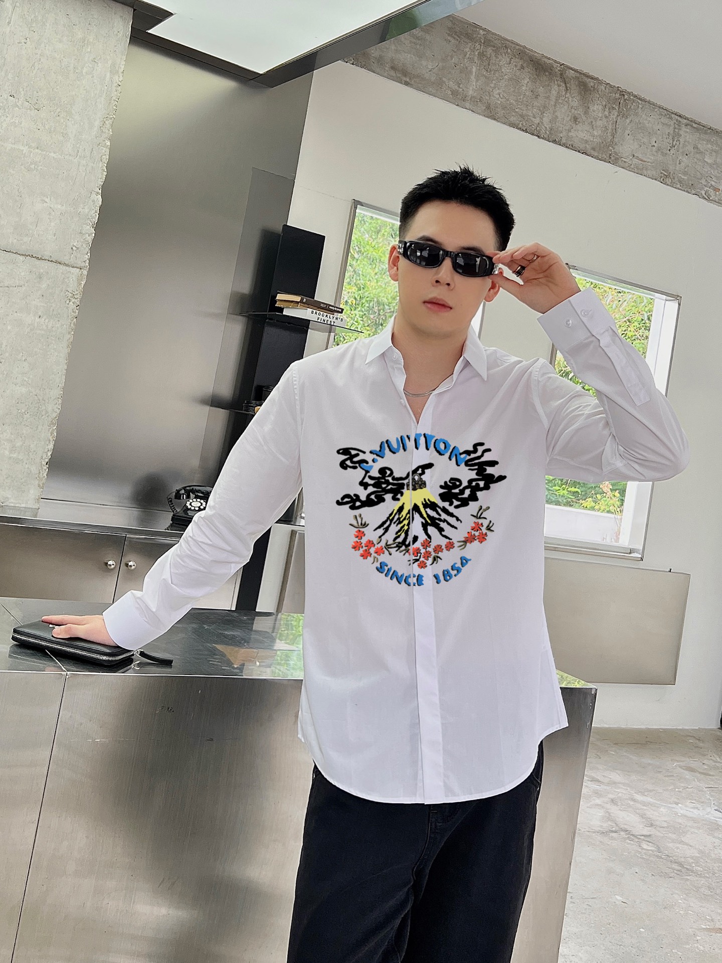 路易威登 最新款男士必备款长袖衬衫，100%天然棉，舒服透气，原单狠货，原版面料，柔软舒适，上身高端又奢