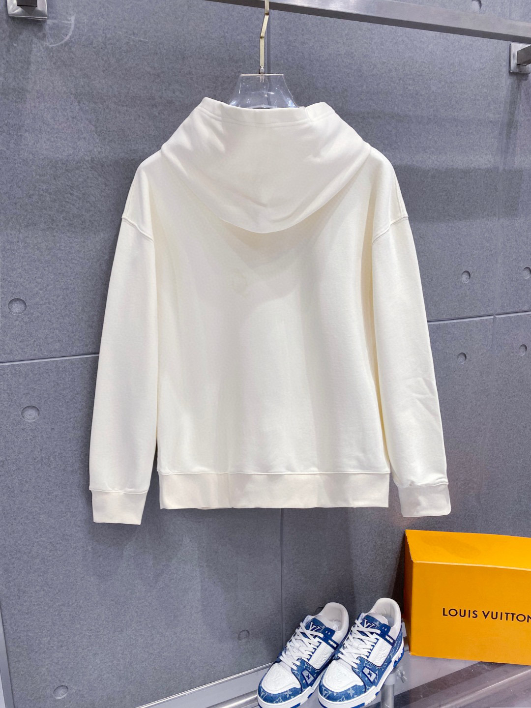 ￼ 拉布布 官网 新款潮牌字母印花双层重工字母图案不管是T桖还是卫衣都是每年的爆款单品 前幅大面积印花采