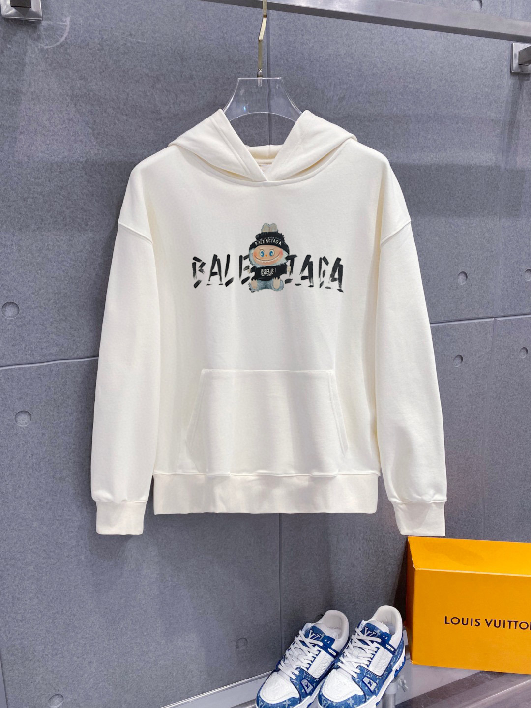 ￼ 拉布布 官网 新款潮牌字母印花双层重工字母图案不管是T桖还是卫衣都是每年的爆款单品 前幅大面积印花采