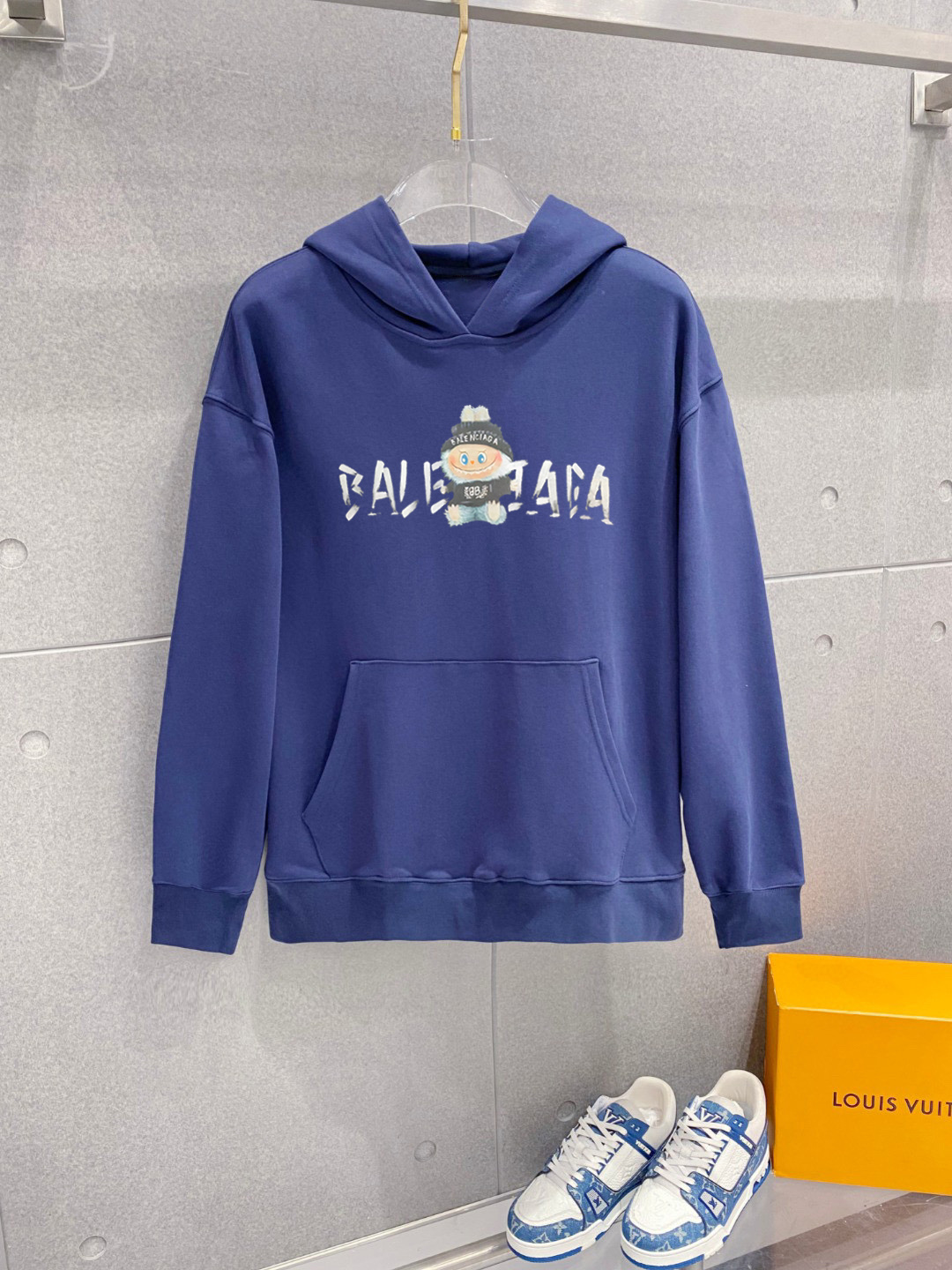 ￼ 拉布布 官网 新款潮牌字母印花双层重工字母图案不管是T桖还是卫衣都是每年的爆款单品 前幅大面积印花采