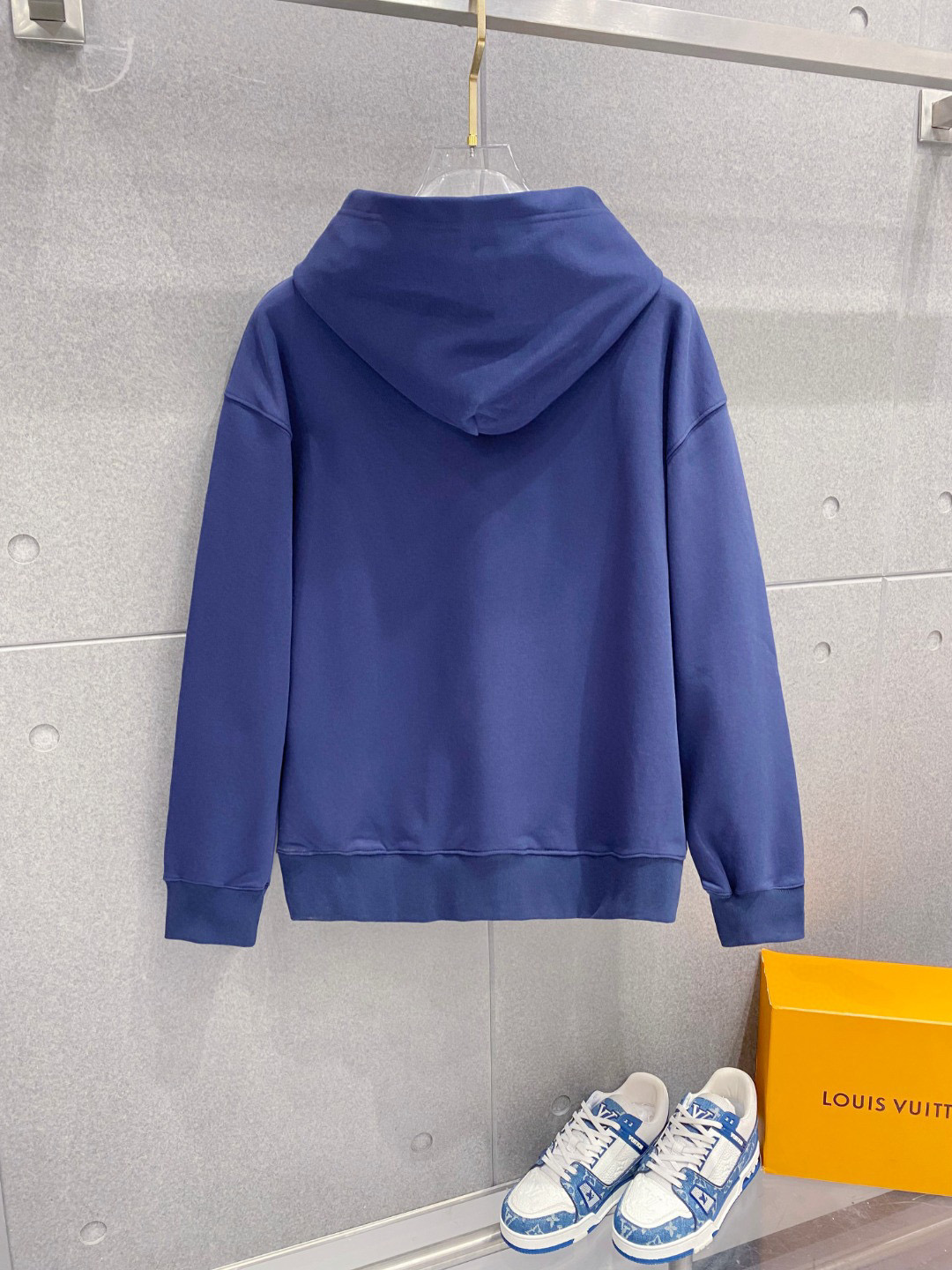 ￼ 拉布布 官网 新款潮牌字母印花双层重工字母图案不管是T桖还是卫衣都是每年的爆款单品 前幅大面积印花采