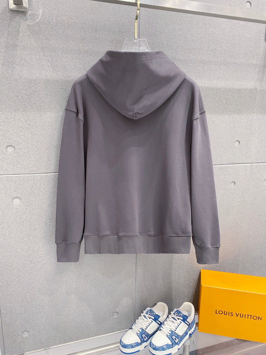 ￼ 拉布布 官网 新款潮牌字母印花双层重工字母图案不管是T桖还是卫衣都是每年的爆款单品 前幅大面积印花采