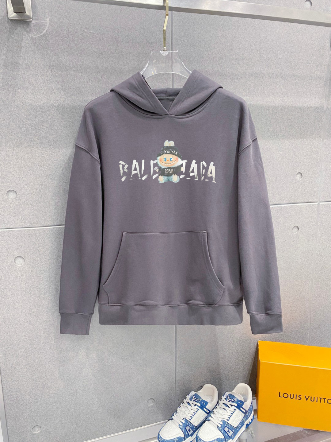 ￼ 拉布布 官网 新款潮牌字母印花双层重工字母图案不管是T桖还是卫衣都是每年的爆款单品 前幅大面积印花采