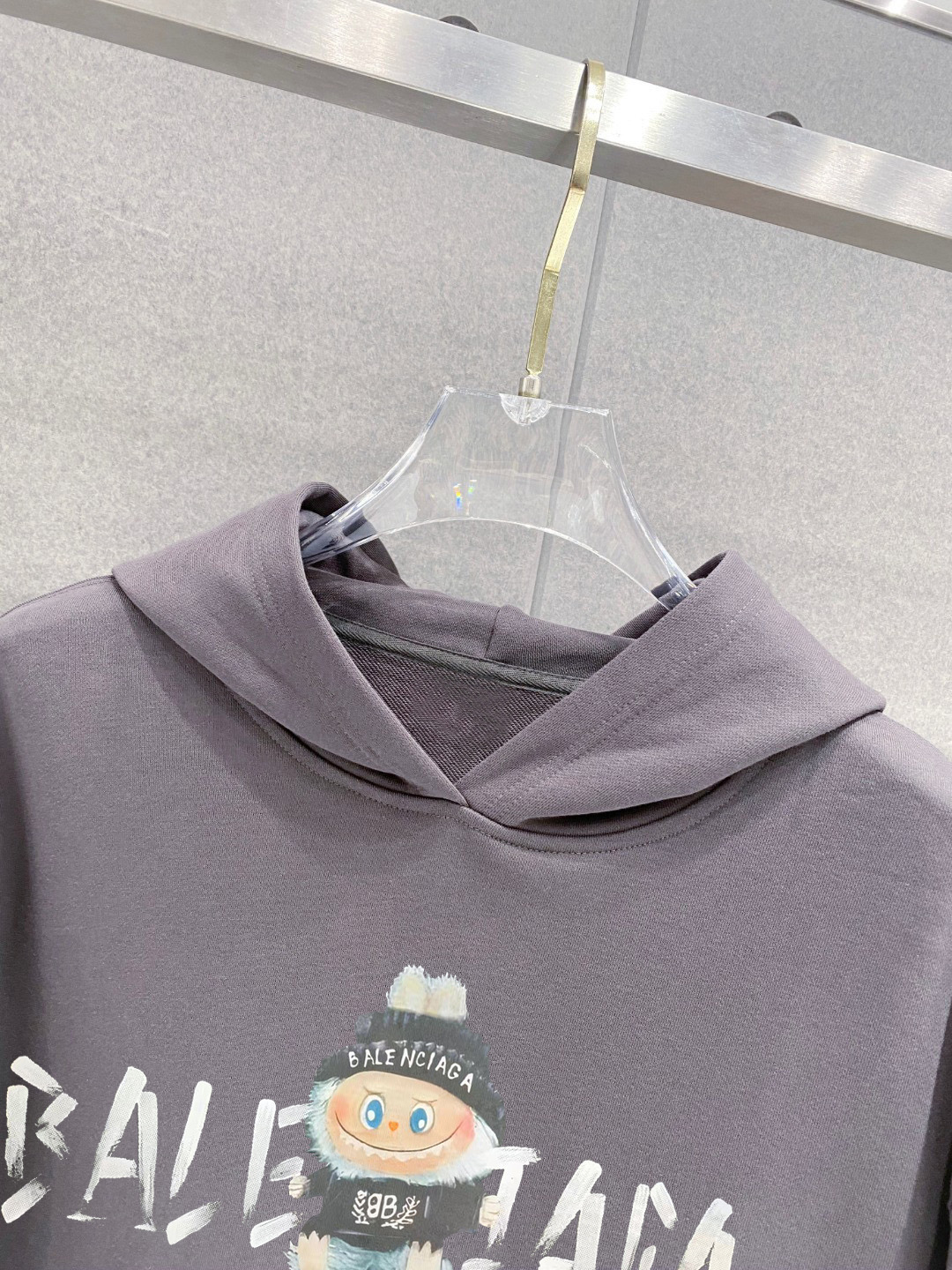 ￼ 拉布布 官网 新款潮牌字母印花双层重工字母图案不管是T桖还是卫衣都是每年的爆款单品 前幅大面积印花采