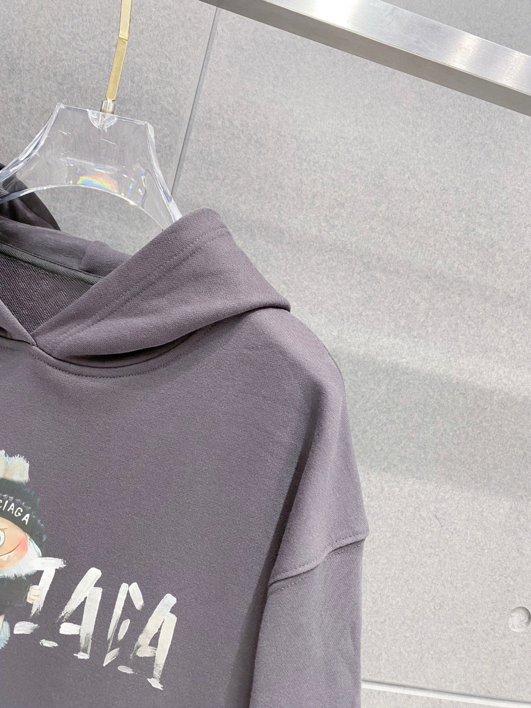 ￼ 拉布布 官网 新款潮牌字母印花双层重工字母图案不管是T桖还是卫衣都是每年的爆款单品 前幅大面积印花采