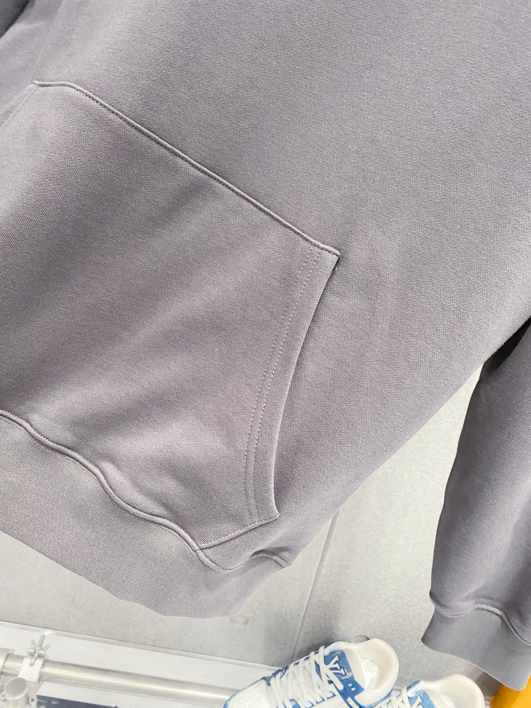 ￼ 拉布布 官网 新款潮牌字母印花双层重工字母图案不管是T桖还是卫衣都是每年的爆款单品 前幅大面积印花采