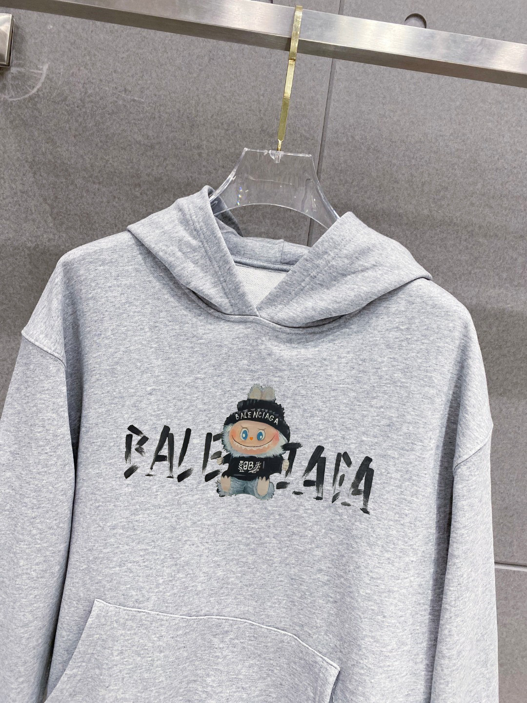 ￼ 拉布布 官网 新款潮牌字母印花双层重工字母图案不管是T桖还是卫衣都是每年的爆款单品 前幅大面积印花采