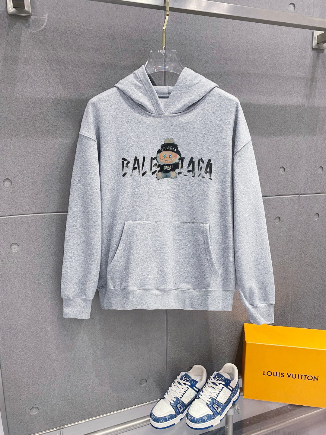 ￼ 拉布布 官网 新款潮牌字母印花双层重工字母图案不管是T桖还是卫衣都是每年的爆款单品 前幅大面积印花采