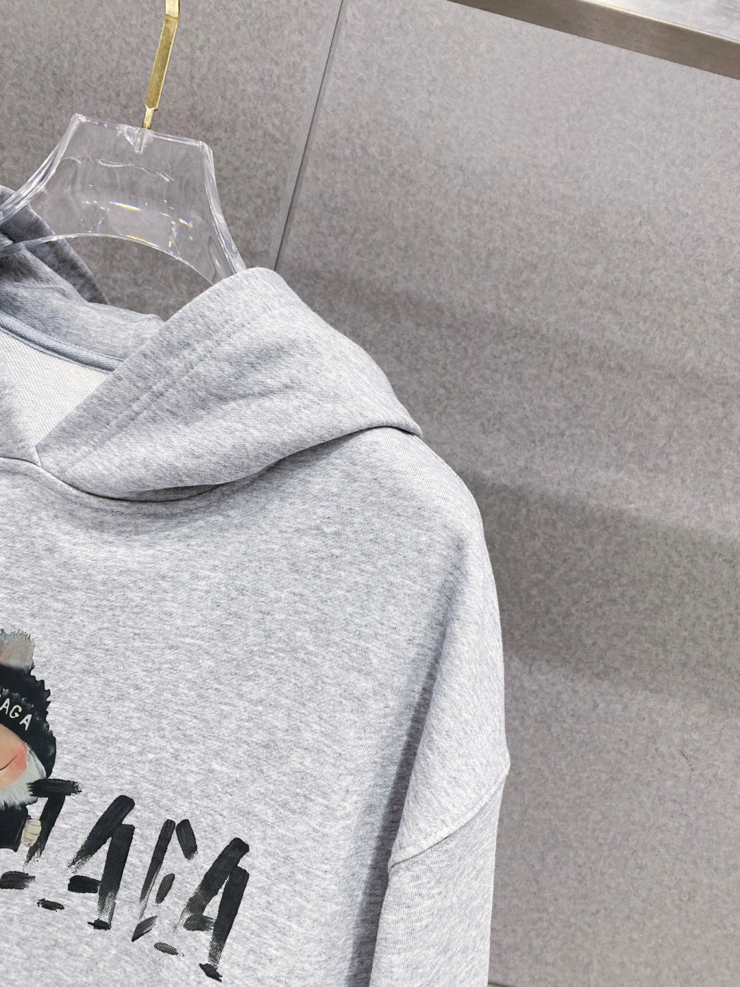 ￼ 拉布布 官网 新款潮牌字母印花双层重工字母图案不管是T桖还是卫衣都是每年的爆款单品 前幅大面积印花采