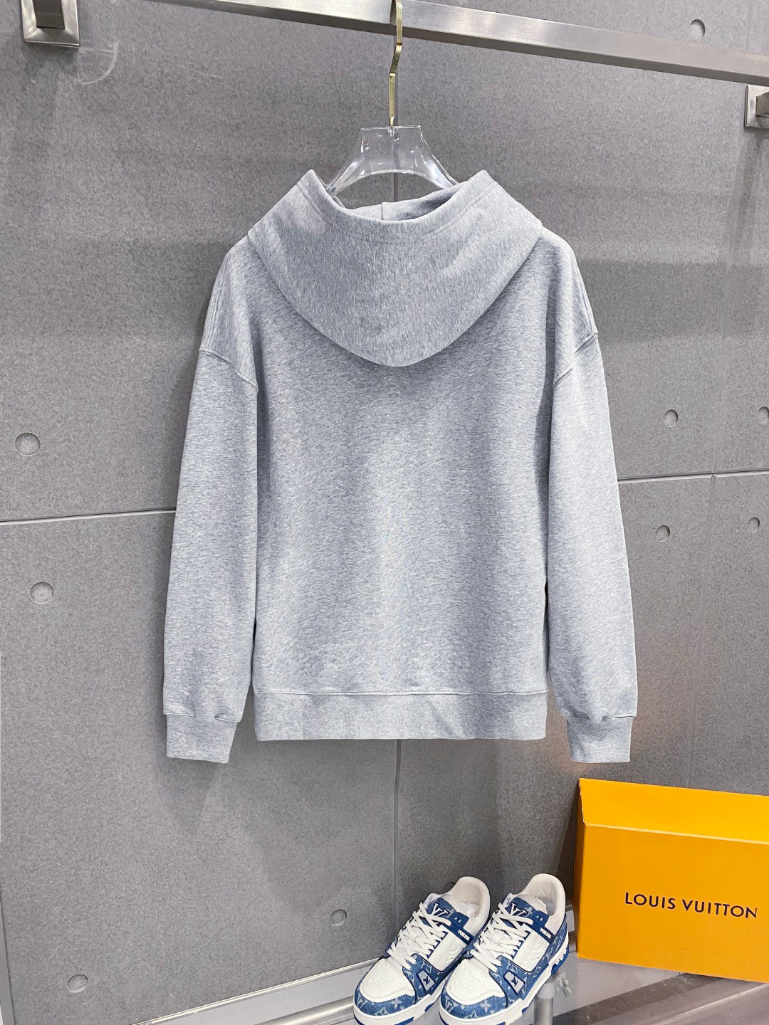 ￼ 拉布布 官网 新款潮牌字母印花双层重工字母图案不管是T桖还是卫衣都是每年的爆款单品 前幅大面积印花采