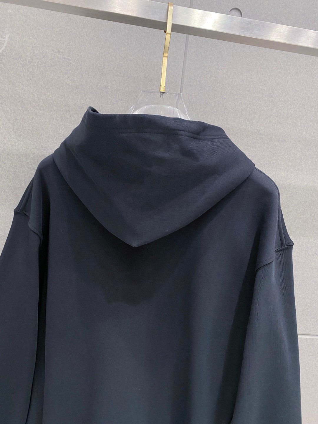 ￼ 拉布布 官网 新款潮牌字母印花双层重工字母图案不管是T桖还是卫衣都是每年的爆款单品 前幅大面积印花采