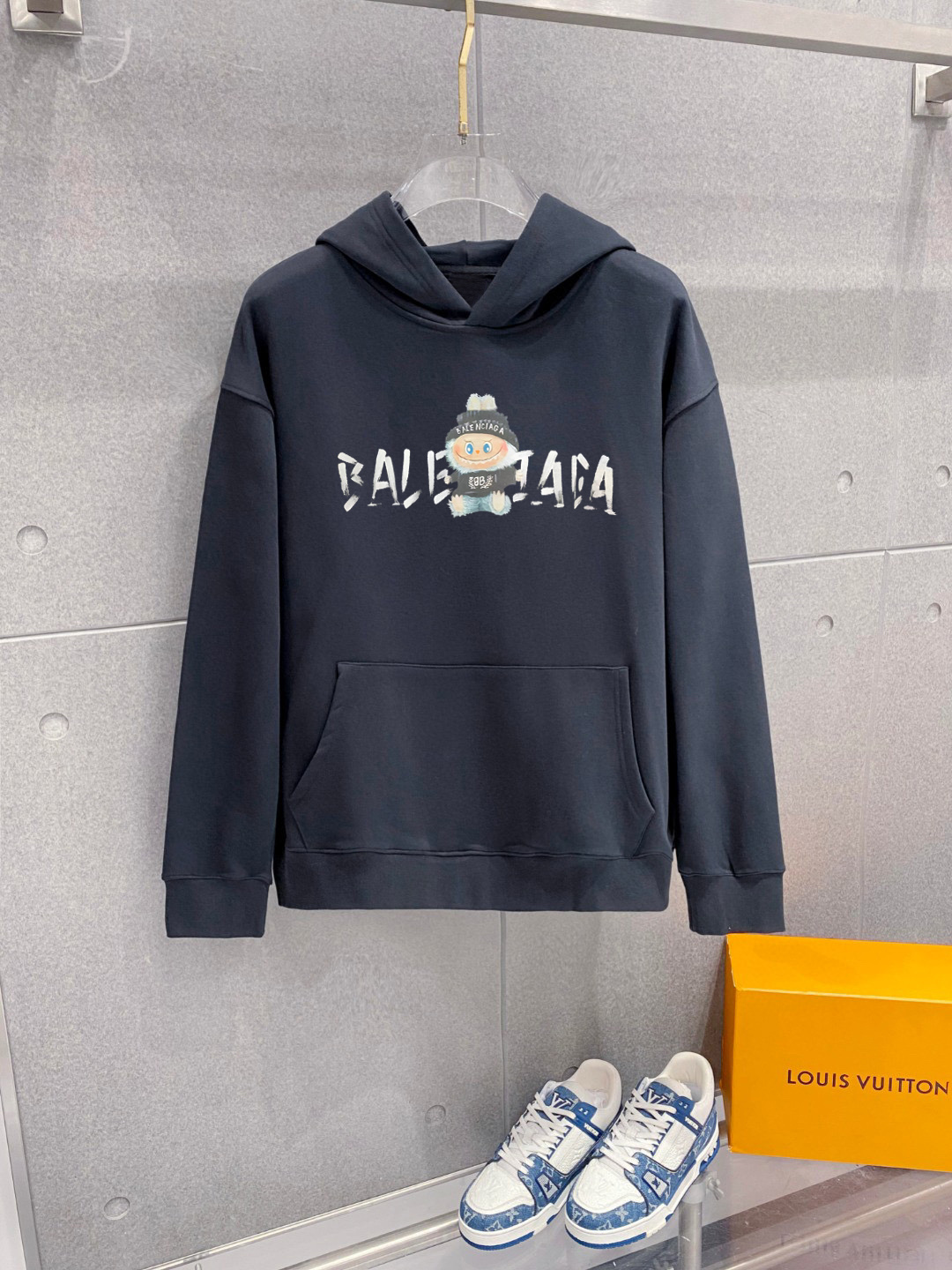 ￼ 拉布布 官网 新款潮牌字母印花双层重工字母图案不管是T桖还是卫衣都是每年的爆款单品 前幅大面积印花采