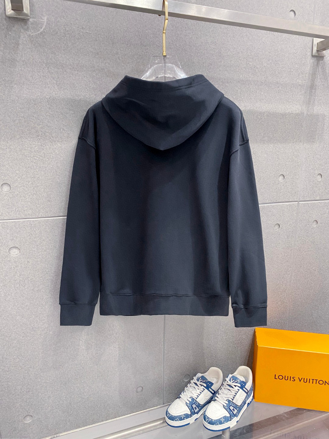 ￼ 拉布布 官网 新款潮牌字母印花双层重工字母图案不管是T桖还是卫衣都是每年的爆款单品 前幅大面积印花采