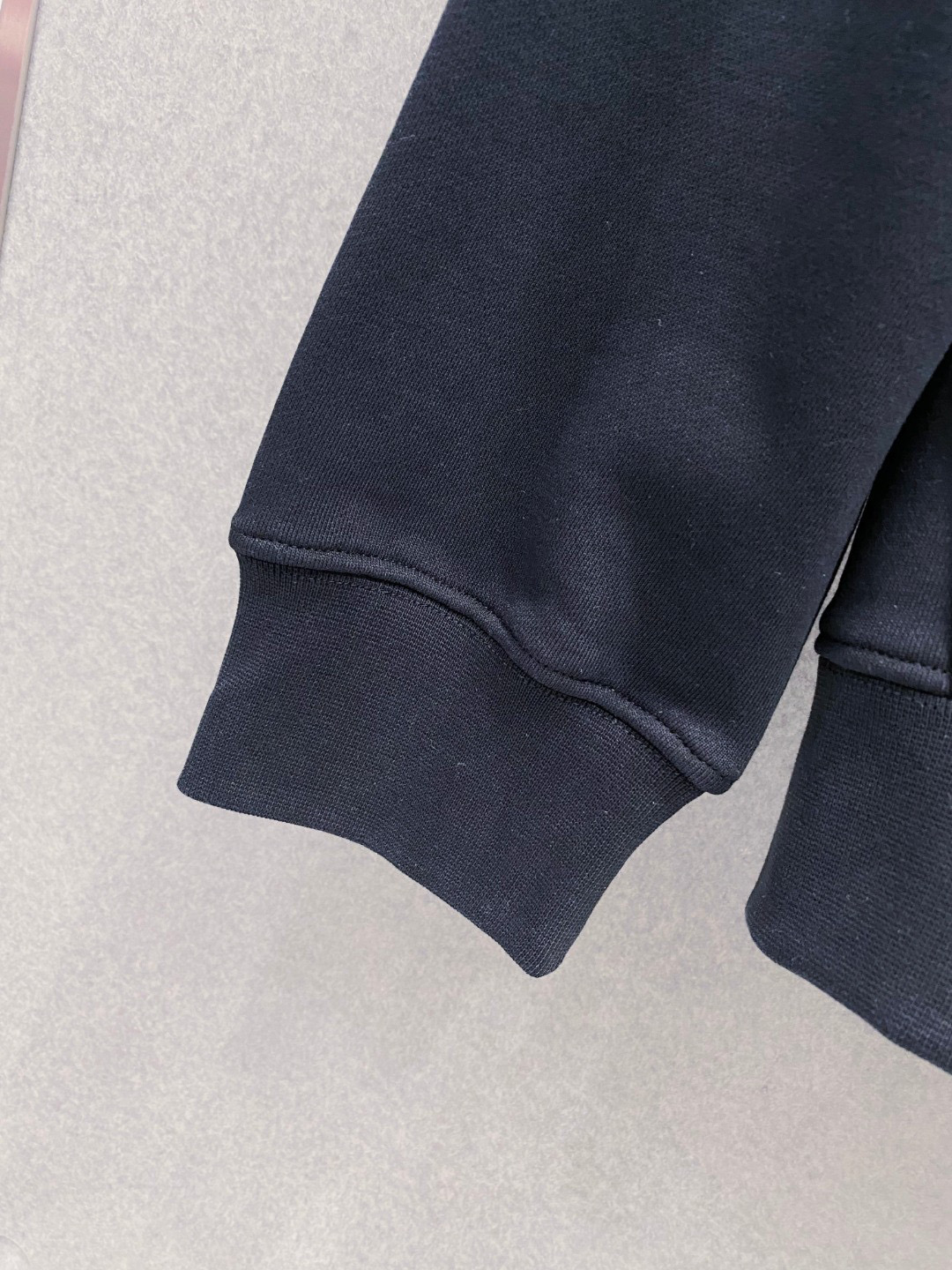 ￼ 拉布布 官网 新款潮牌字母印花双层重工字母图案不管是T桖还是卫衣都是每年的爆款单品 前幅大面积印花采