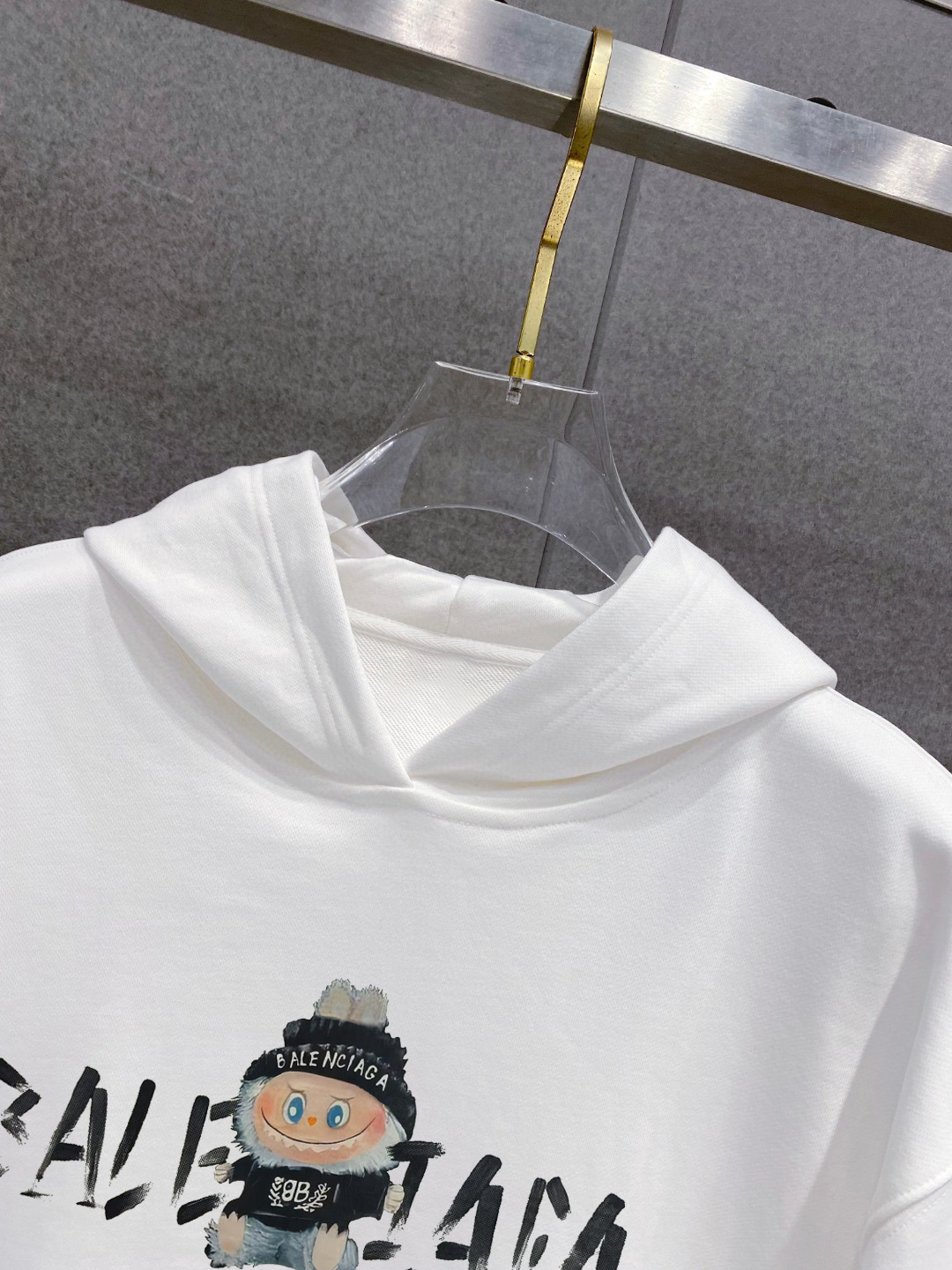 ￼ 拉布布 官网 新款潮牌字母印花双层重工字母图案不管是T桖还是卫衣都是每年的爆款单品 前幅大面积印花采