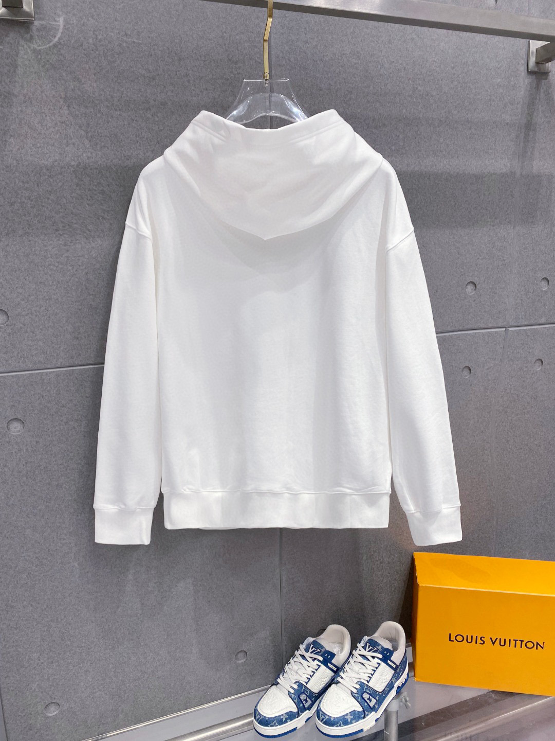 ￼ 拉布布 官网 新款潮牌字母印花双层重工字母图案不管是T桖还是卫衣都是每年的爆款单品 前幅大面积印花采