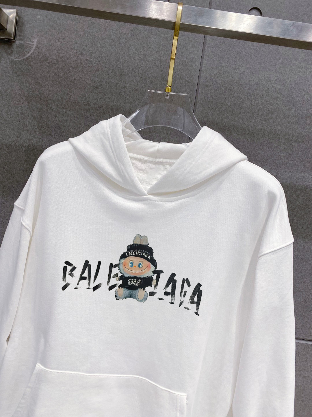 ￼ 拉布布 官网 新款潮牌字母印花双层重工字母图案不管是T桖还是卫衣都是每年的爆款单品 前幅大面积印花采