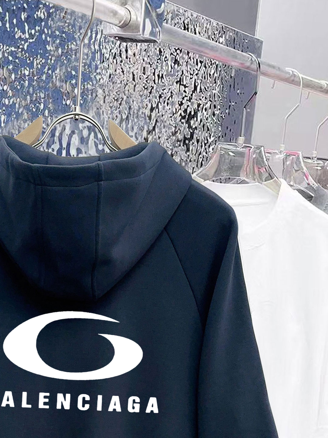 ￼ ￼ ￼ ￼ ￼ ￼ ￼ ￼ ￼ ￼ ￼ 巴黎世家 官网同步发行 胸前印花品牌logo 功能性 机能运