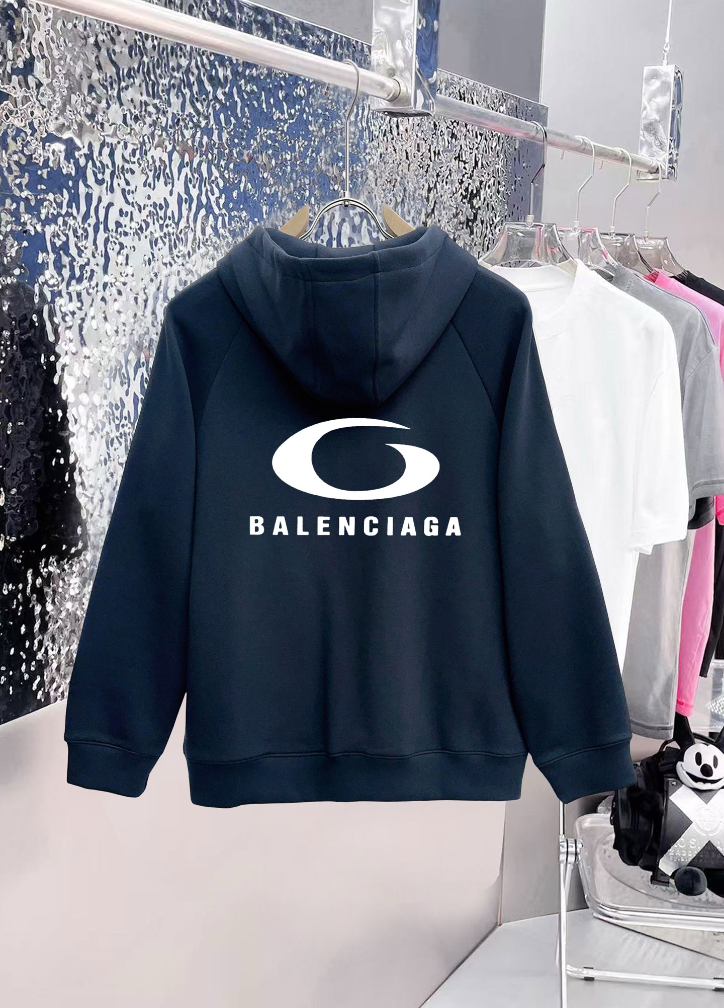 ￼ ￼ ￼ ￼ ￼ ￼ ￼ ￼ ￼ ￼ ￼ 巴黎世家 官网同步发行 胸前印花品牌logo 功能性 机能运