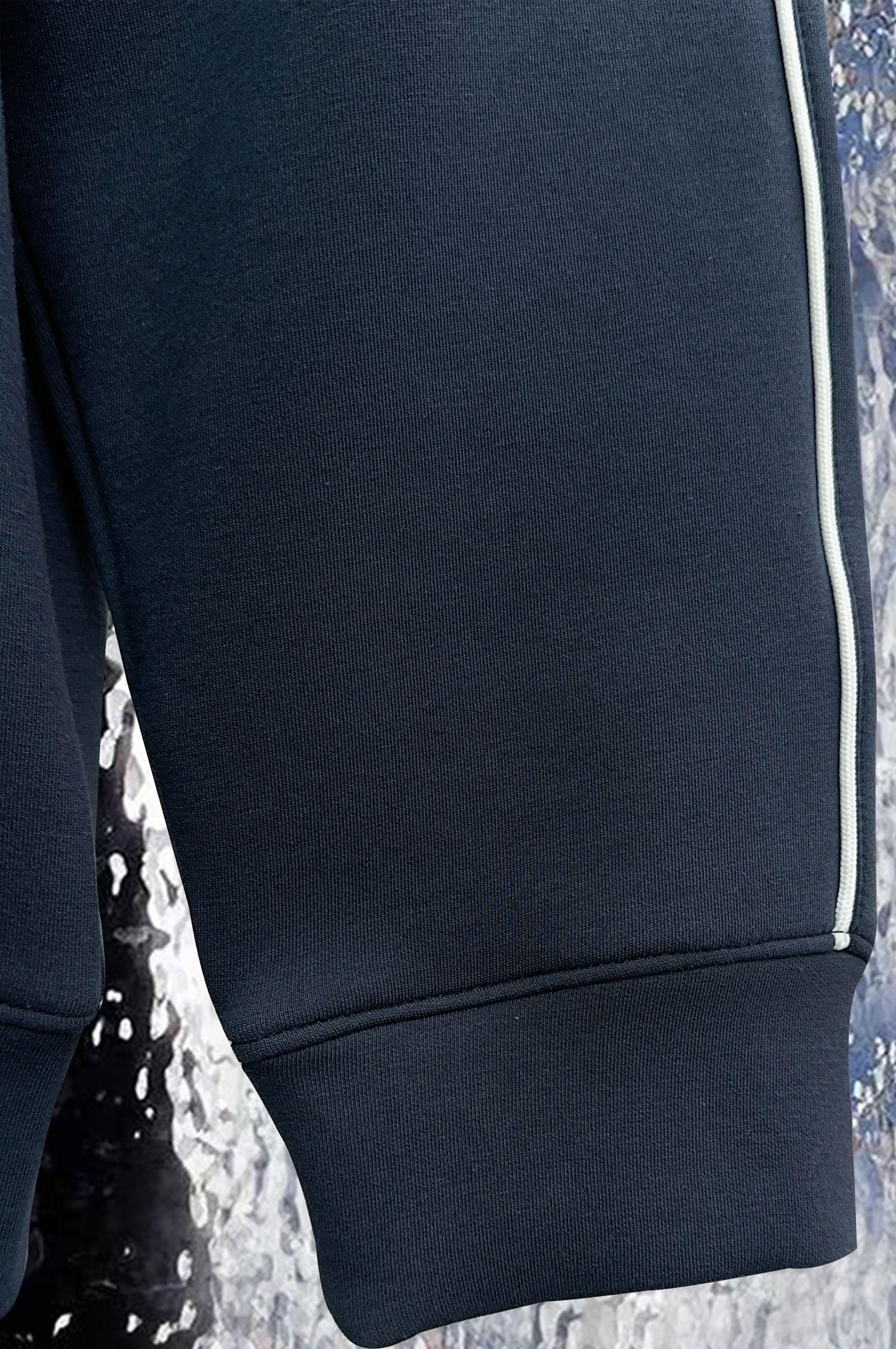 ￼ ￼ ￼ ￼ ￼ ￼ ￼ ￼ ￼ ￼ ￼ 巴黎世家 官网同步发行 胸前印花品牌logo 功能性 机能运