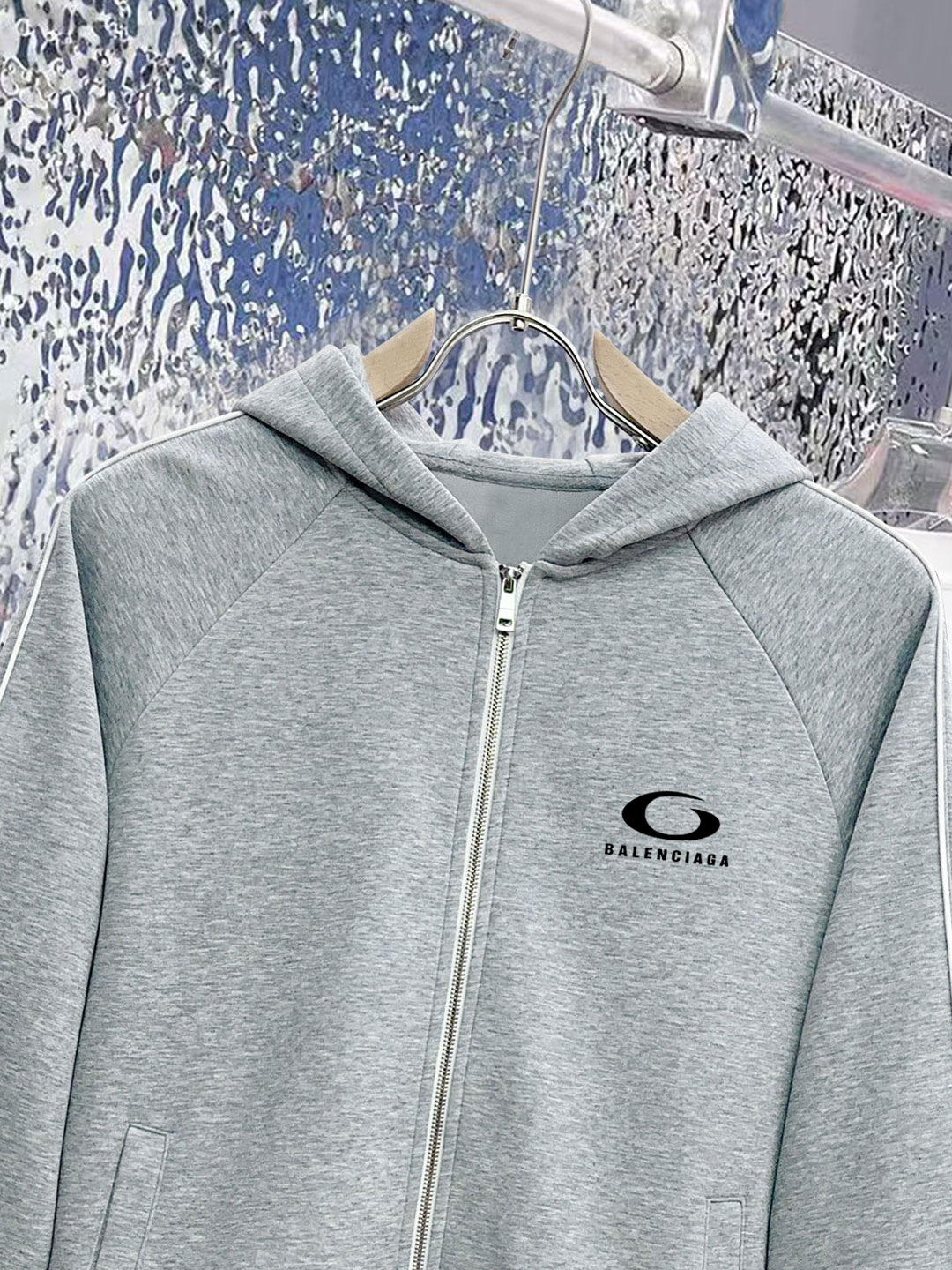 ￼ ￼ ￼ ￼ ￼ ￼ ￼ ￼ ￼ ￼ ￼ 巴黎世家 官网同步发行 胸前印花品牌logo 功能性 机能运