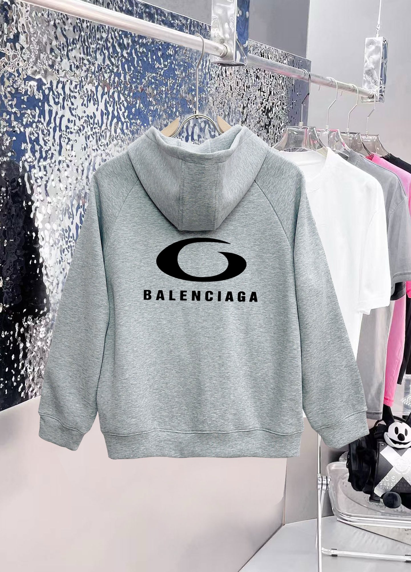 ￼ ￼ ￼ ￼ ￼ ￼ ￼ ￼ ￼ ￼ ￼ 巴黎世家 官网同步发行 胸前印花品牌logo 功能性 机能运