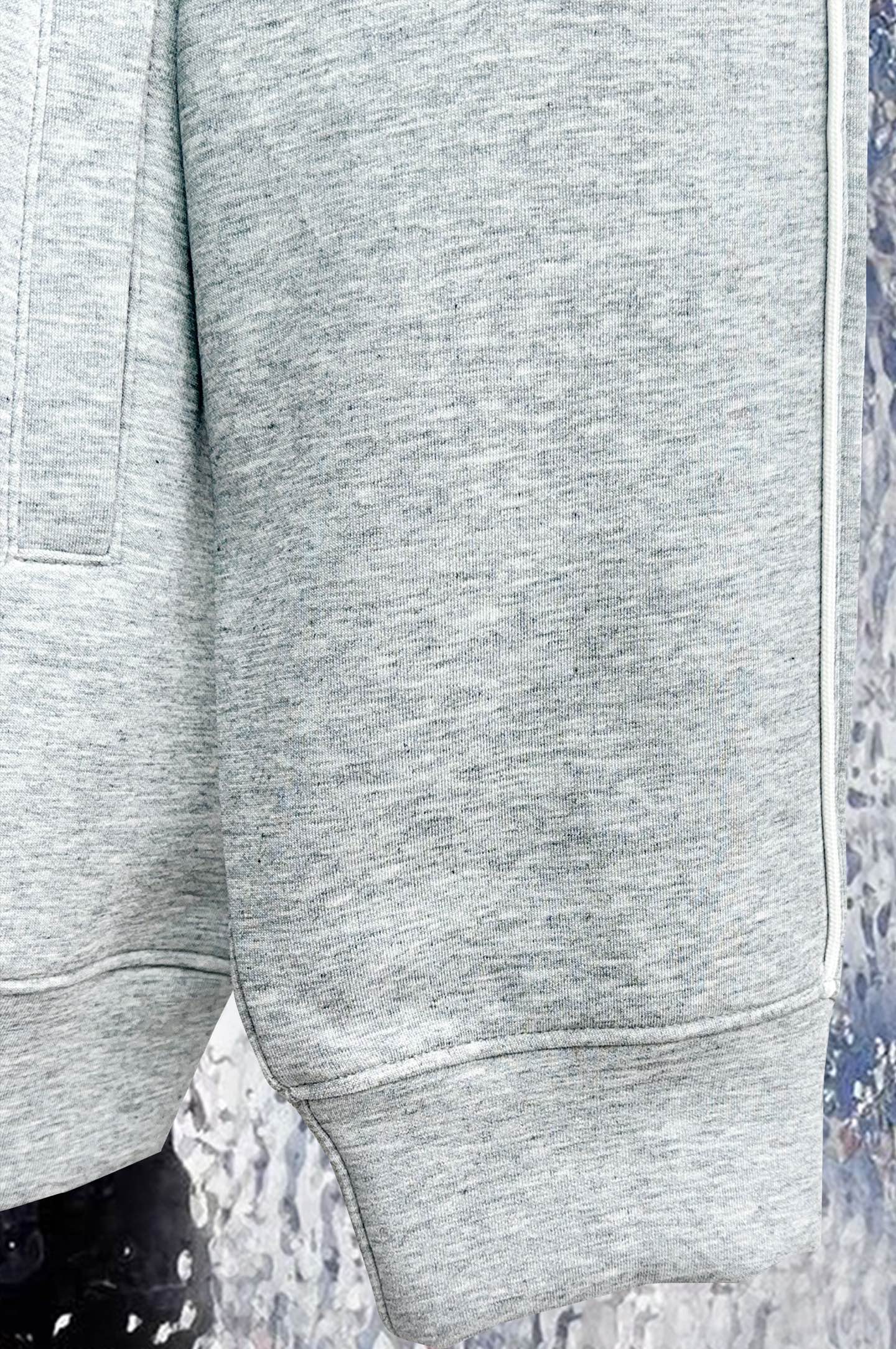 ￼ ￼ ￼ ￼ ￼ ￼ ￼ ￼ ￼ ￼ ￼ 巴黎世家 官网同步发行 胸前印花品牌logo 功能性 机能运