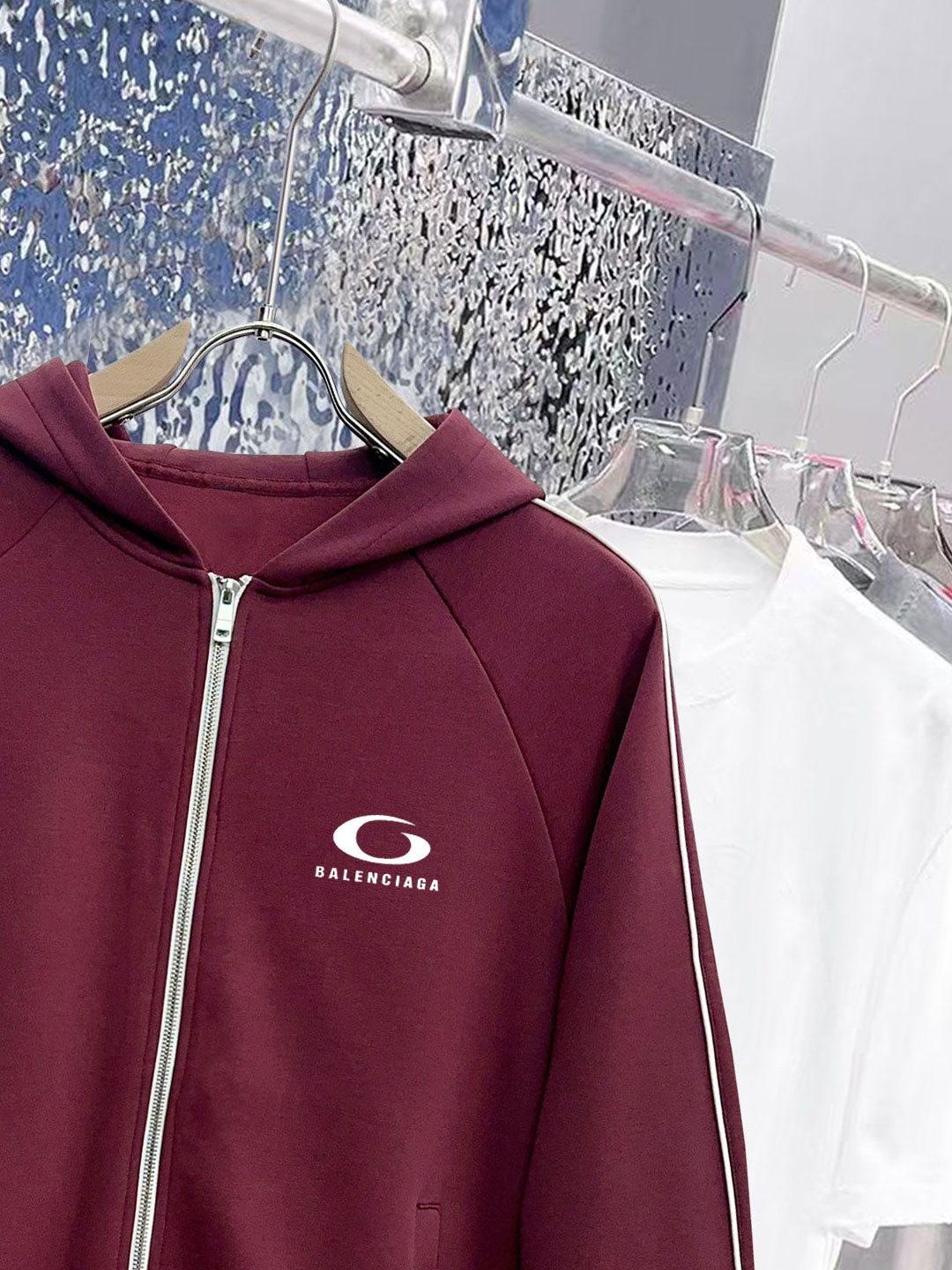 ￼ ￼ ￼ ￼ ￼ ￼ ￼ ￼ ￼ ￼ ￼ 巴黎世家 官网同步发行 胸前印花品牌logo 功能性 机能运