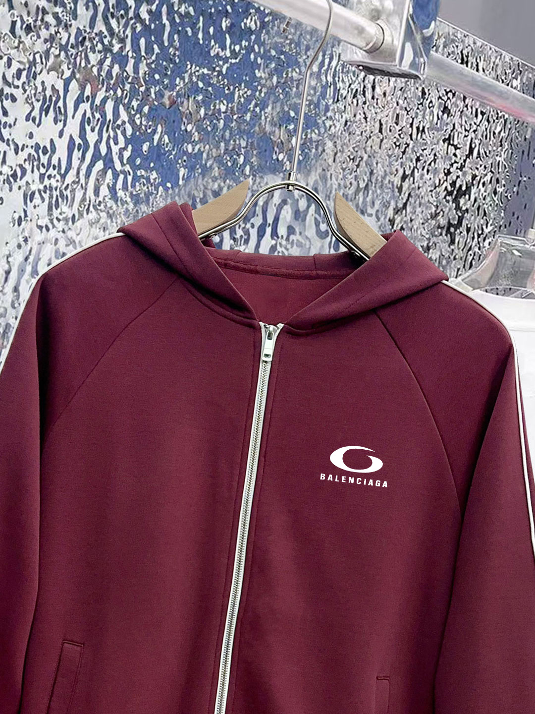 ￼ ￼ ￼ ￼ ￼ ￼ ￼ ￼ ￼ ￼ ￼ 巴黎世家 官网同步发行 胸前印花品牌logo 功能性 机能运