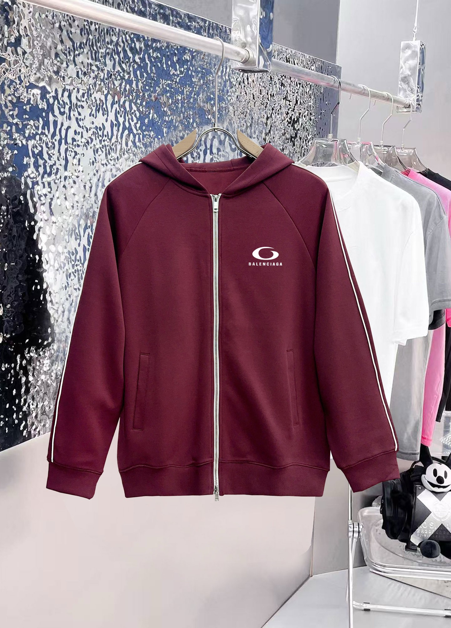 ￼ ￼ ￼ ￼ ￼ ￼ ￼ ￼ ￼ ￼ ￼ 巴黎世家 官网同步发行 胸前印花品牌logo 功能性 机能运