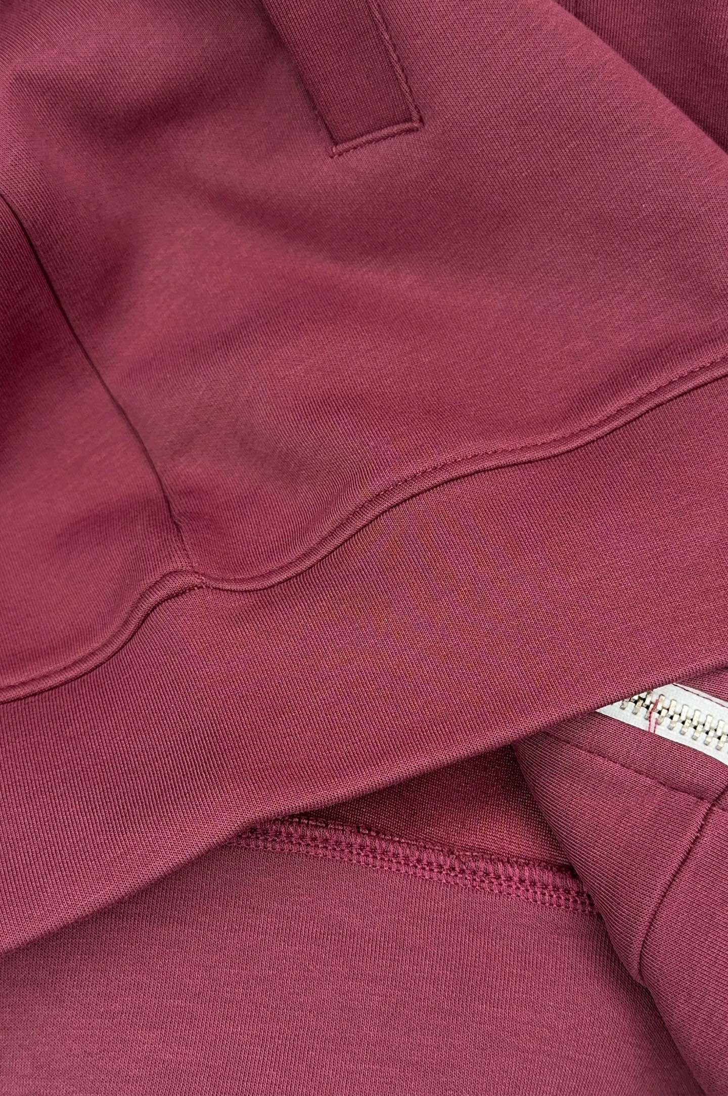 ￼ ￼ ￼ ￼ ￼ ￼ ￼ ￼ ￼ ￼ ￼ 巴黎世家 官网同步发行 胸前印花品牌logo 功能性 机能运