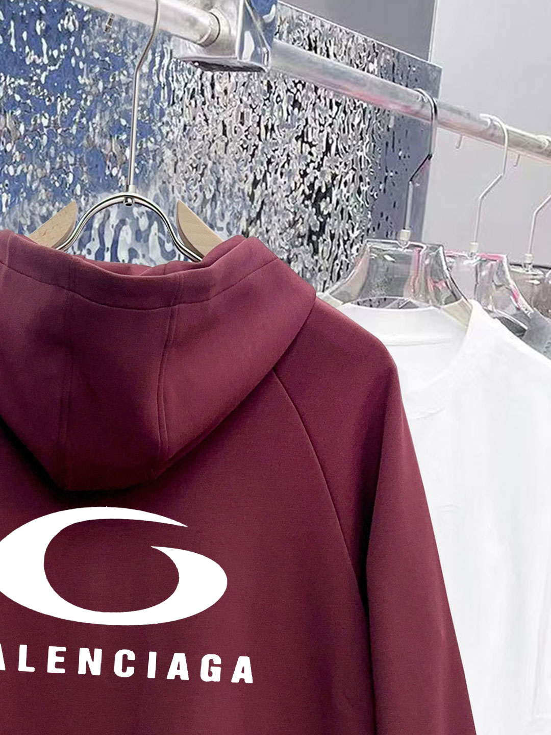 ￼ ￼ ￼ ￼ ￼ ￼ ￼ ￼ ￼ ￼ ￼ 巴黎世家 官网同步发行 胸前印花品牌logo 功能性 机能运