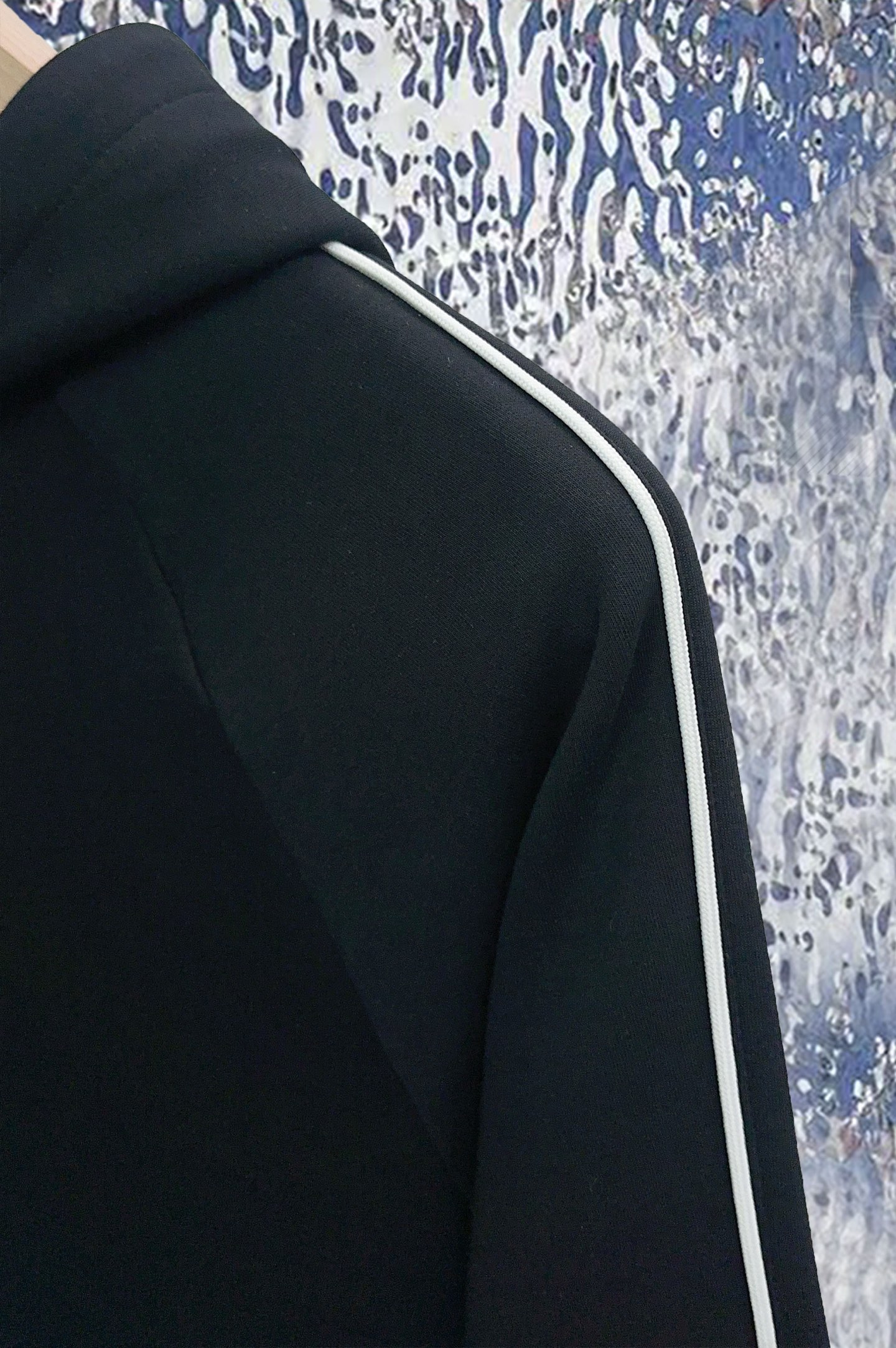 ￼ ￼ ￼ ￼ ￼ ￼ ￼ ￼ ￼ ￼ ￼ 巴黎世家 官网同步发行 胸前印花品牌logo 功能性 机能运