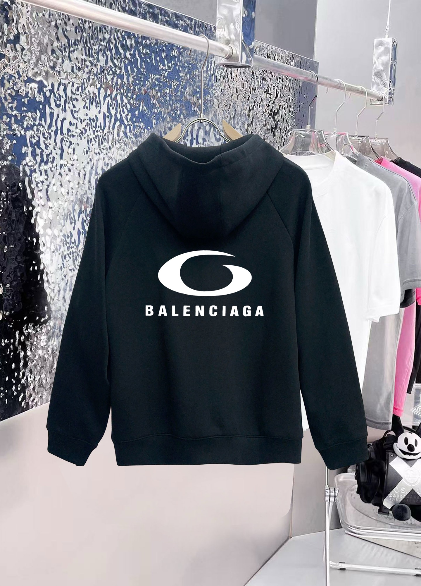 ￼ ￼ ￼ ￼ ￼ ￼ ￼ ￼ ￼ ￼ ￼ 巴黎世家 官网同步发行 胸前印花品牌logo 功能性 机能运