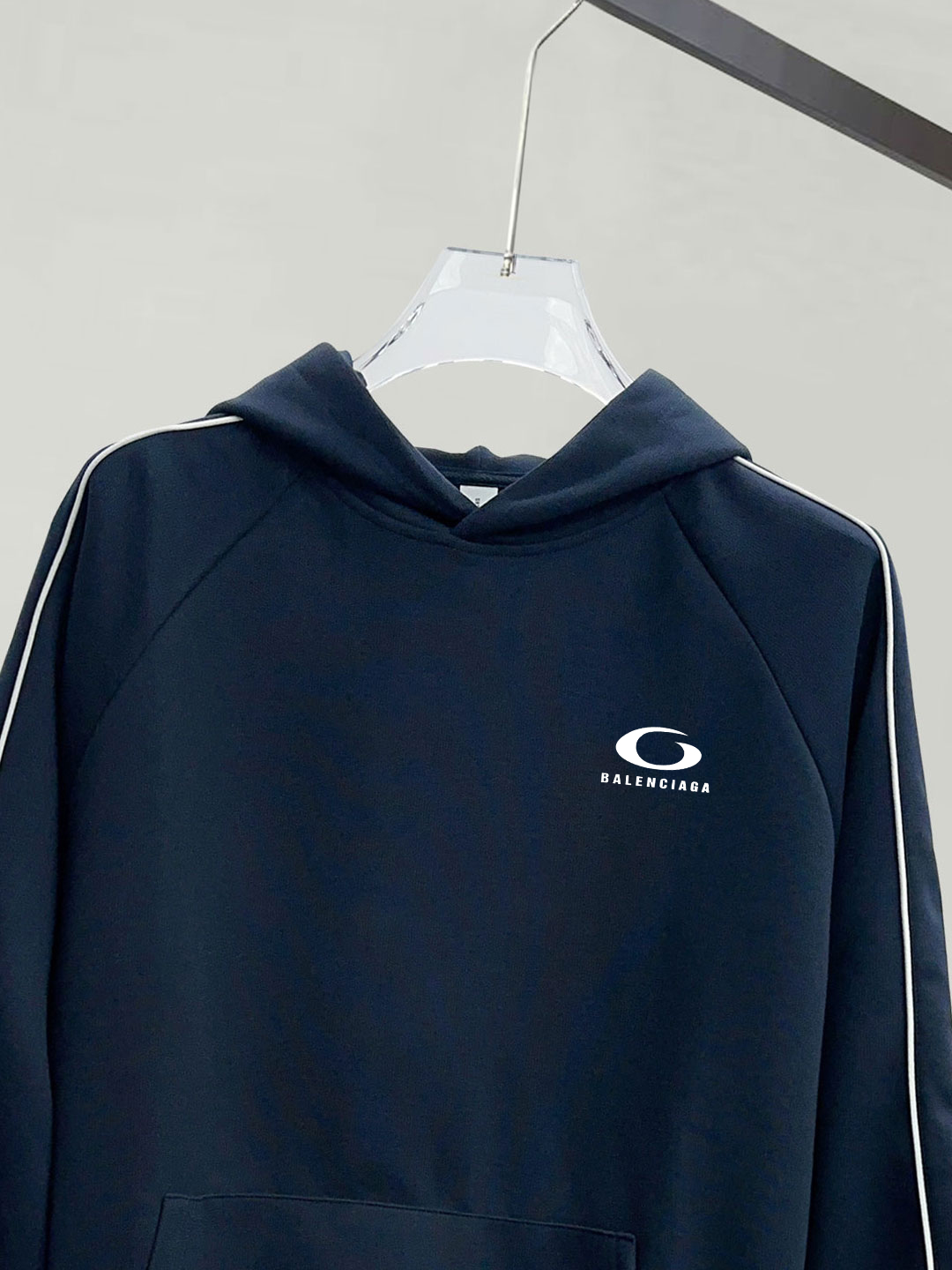 ￼ ￼ ￼ ￼ ￼ ￼ ￼ ￼ ￼ ￼ ￼ 巴黎世家 官网同步发行 胸前印花品牌logo 功能性 机能运