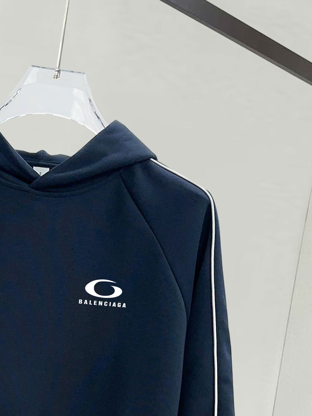 ￼ ￼ ￼ ￼ ￼ ￼ ￼ ￼ ￼ ￼ ￼ 巴黎世家 官网同步发行 胸前印花品牌logo 功能性 机能运