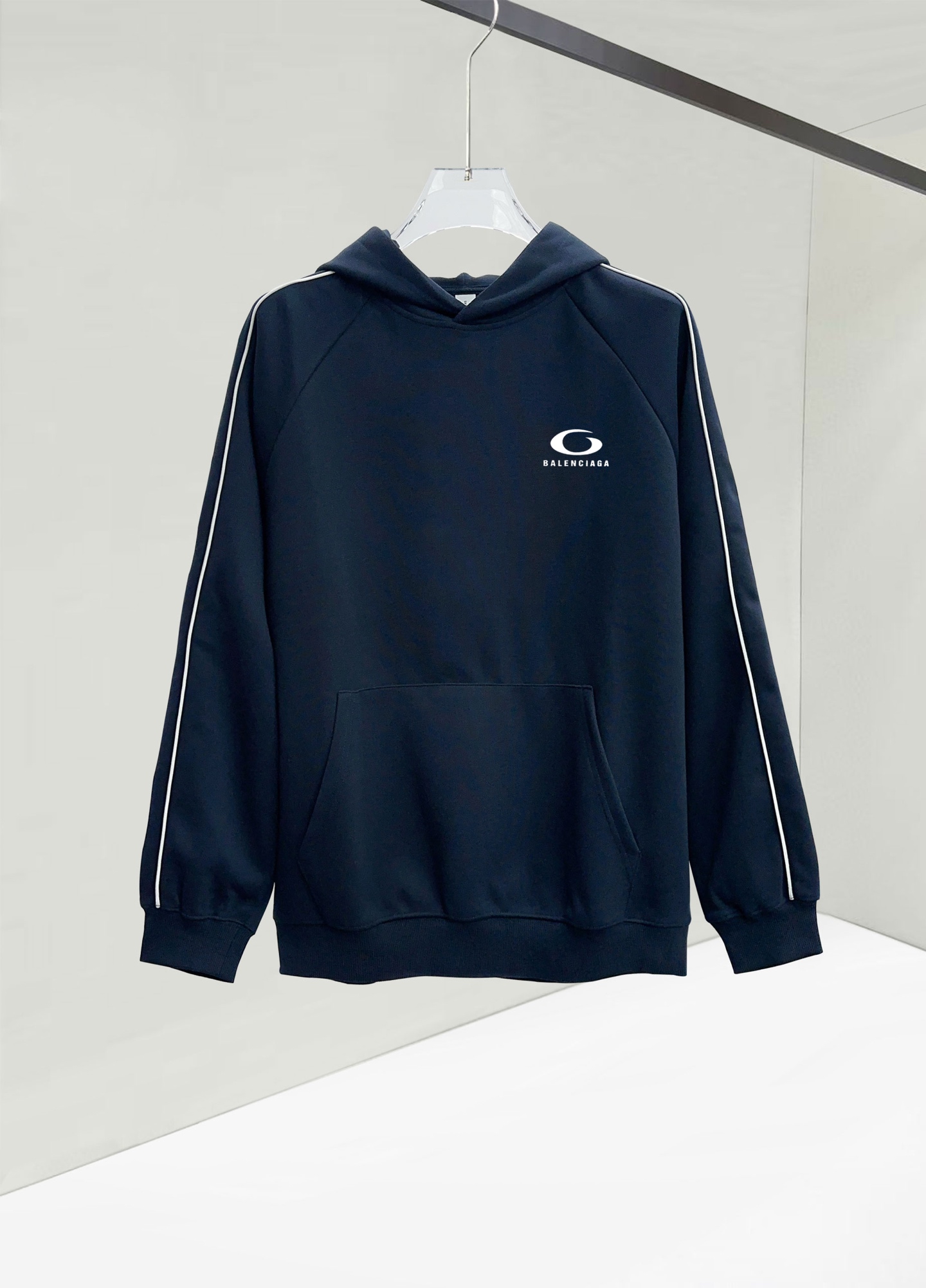 ￼ ￼ ￼ ￼ ￼ ￼ ￼ ￼ ￼ ￼ ￼ 巴黎世家 官网同步发行 胸前印花品牌logo 功能性 机能运