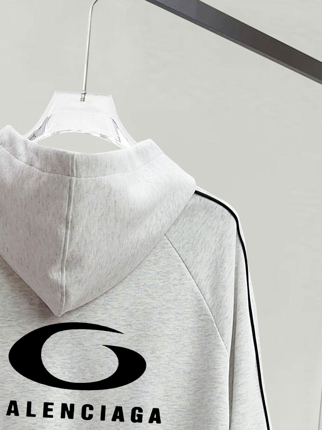 ￼ ￼ ￼ ￼ ￼ ￼ ￼ ￼ ￼ ￼ ￼ 巴黎世家 官网同步发行 胸前印花品牌logo 功能性 机能运