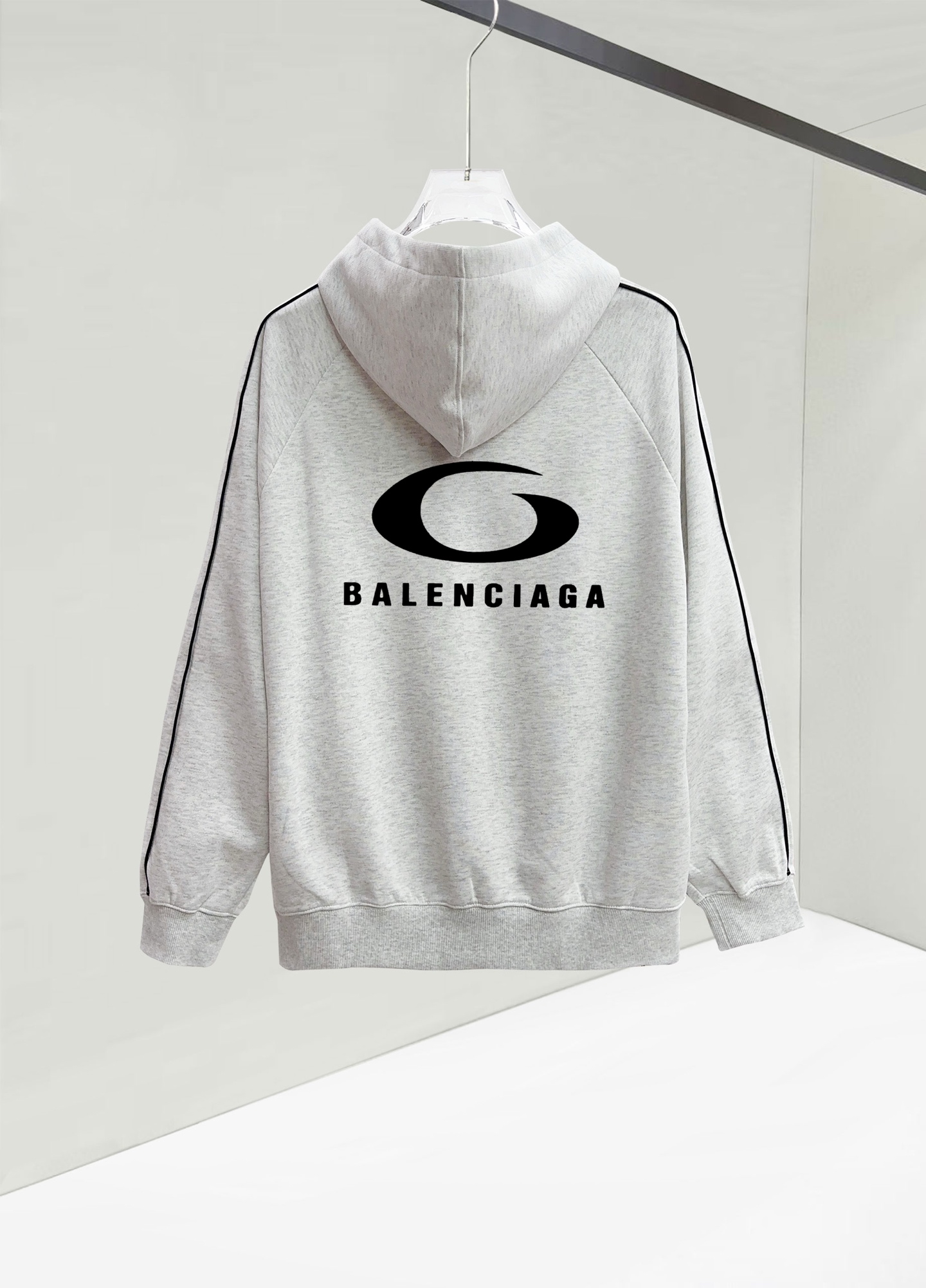 ￼ ￼ ￼ ￼ ￼ ￼ ￼ ￼ ￼ ￼ ￼ 巴黎世家 官网同步发行 胸前印花品牌logo 功能性 机能运