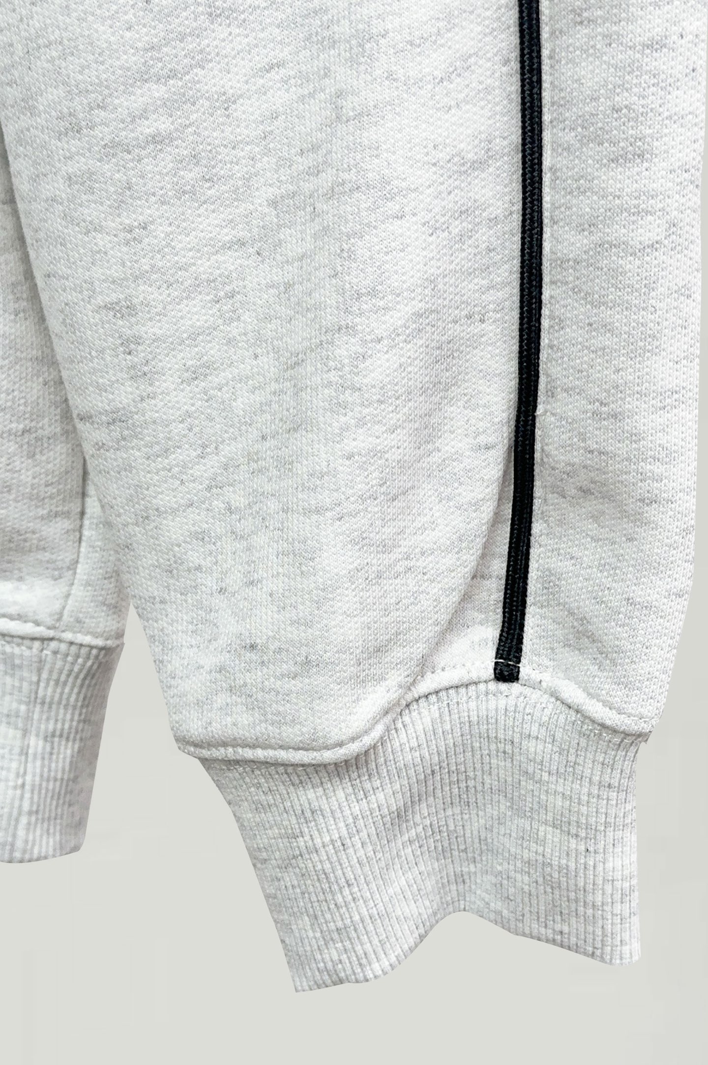 ￼ ￼ ￼ ￼ ￼ ￼ ￼ ￼ ￼ ￼ ￼ 巴黎世家 官网同步发行 胸前印花品牌logo 功能性 机能运