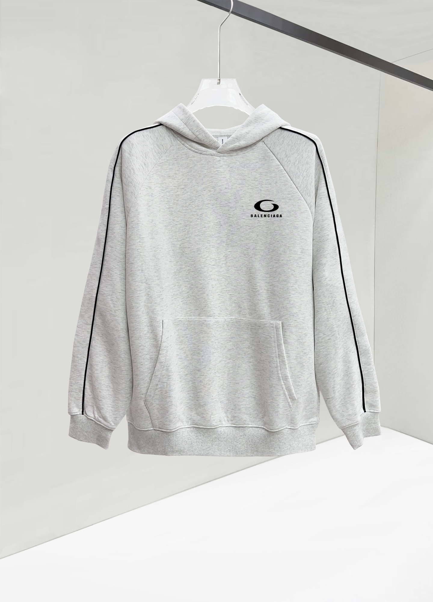 ￼ ￼ ￼ ￼ ￼ ￼ ￼ ￼ ￼ ￼ ￼ 巴黎世家 官网同步发行 胸前印花品牌logo 功能性 机能运