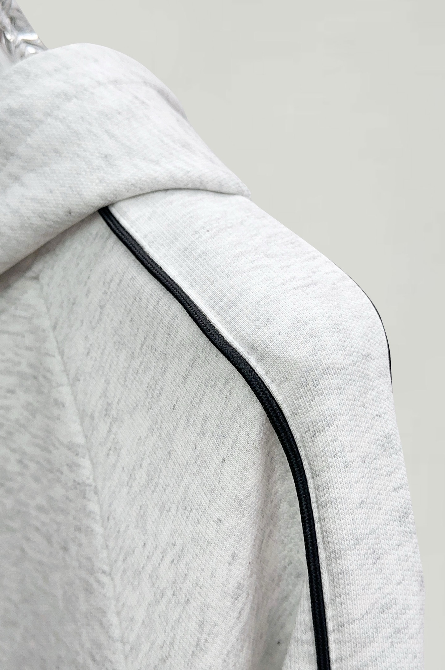 ￼ ￼ ￼ ￼ ￼ ￼ ￼ ￼ ￼ ￼ ￼ 巴黎世家 官网同步发行 胸前印花品牌logo 功能性 机能运