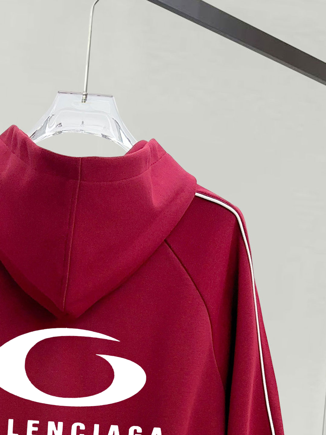 ￼ ￼ ￼ ￼ ￼ ￼ ￼ ￼ ￼ ￼ ￼ 巴黎世家 官网同步发行 胸前印花品牌logo 功能性 机能运