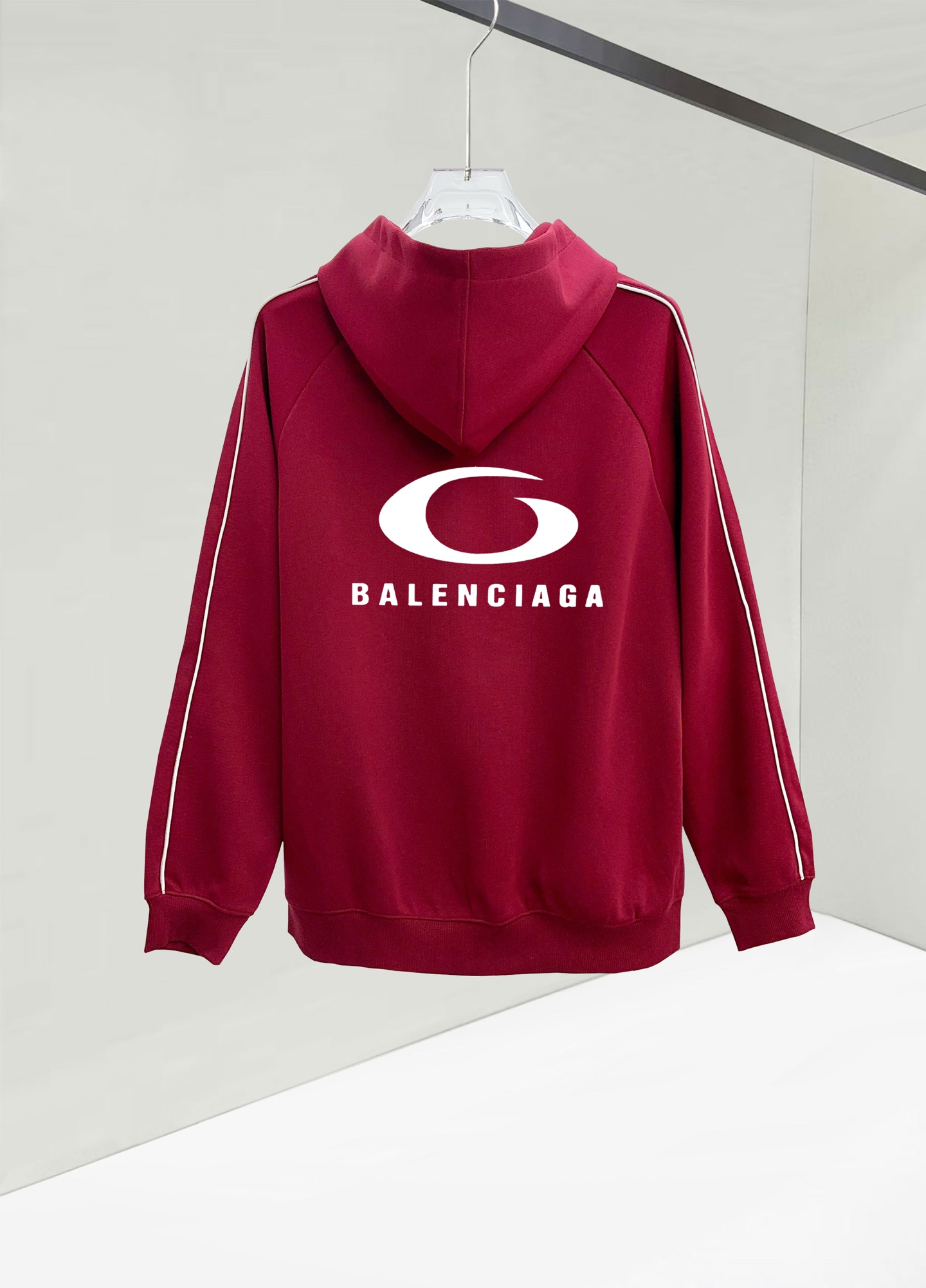 ￼ ￼ ￼ ￼ ￼ ￼ ￼ ￼ ￼ ￼ ￼ 巴黎世家 官网同步发行 胸前印花品牌logo 功能性 机能运