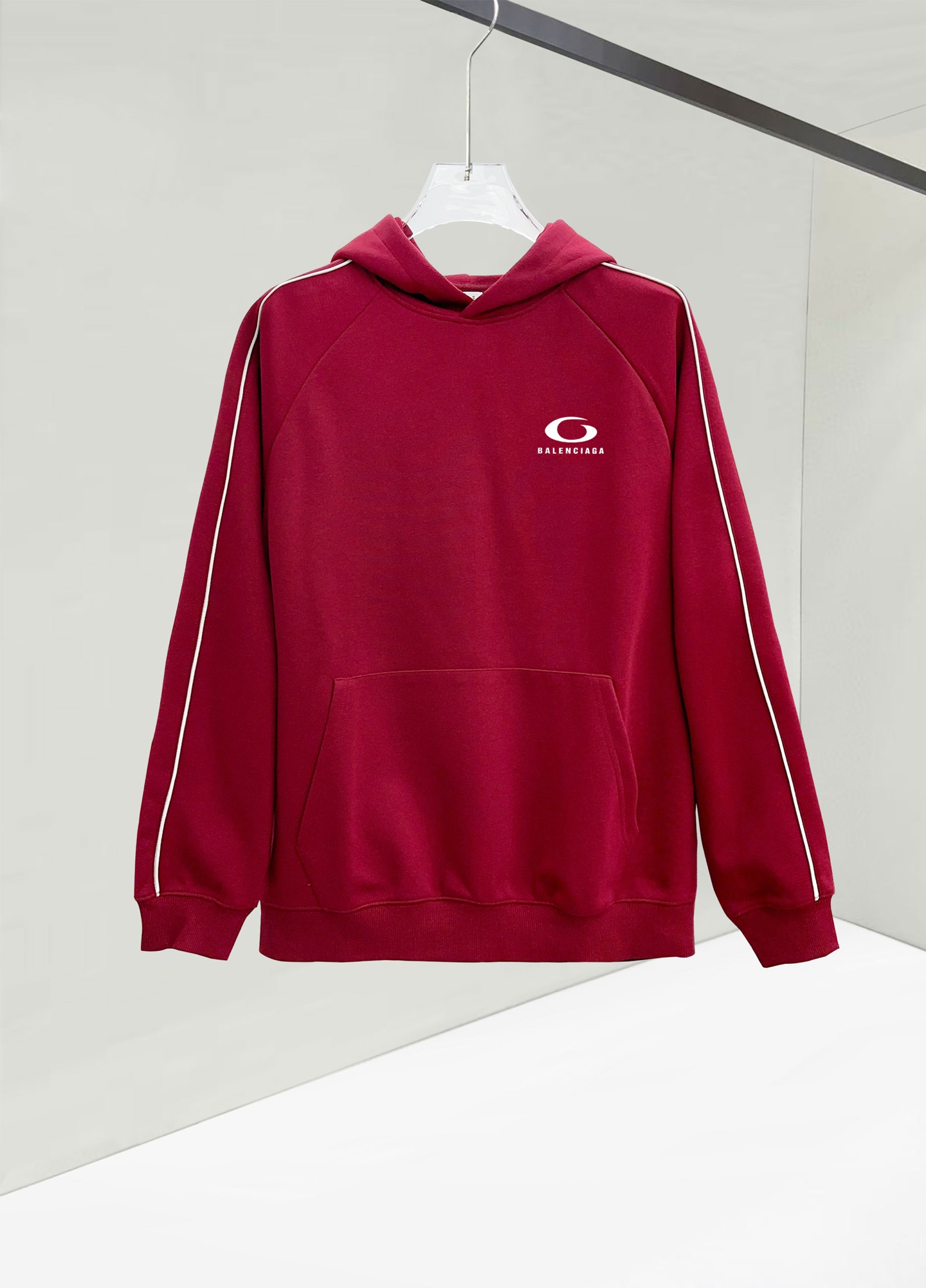 ￼ ￼ ￼ ￼ ￼ ￼ ￼ ￼ ￼ ￼ ￼ 巴黎世家 官网同步发行 胸前印花品牌logo 功能性 机能运