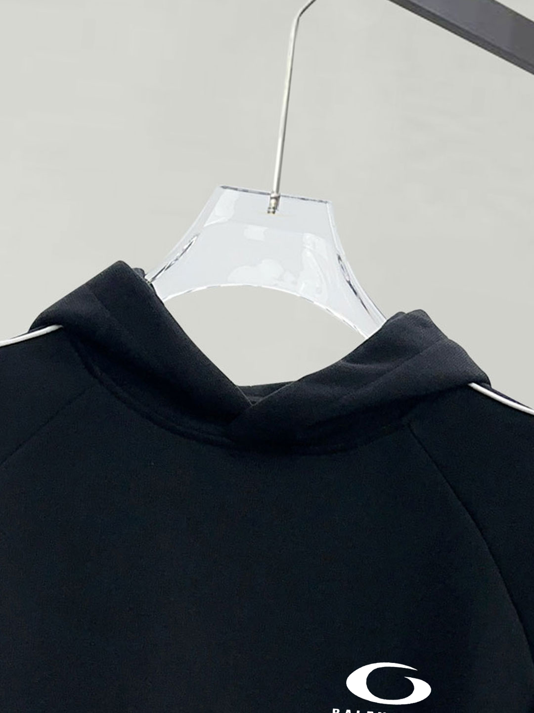 ￼ ￼ ￼ ￼ ￼ ￼ ￼ ￼ ￼ ￼ ￼ 巴黎世家 官网同步发行 胸前印花品牌logo 功能性 机能运