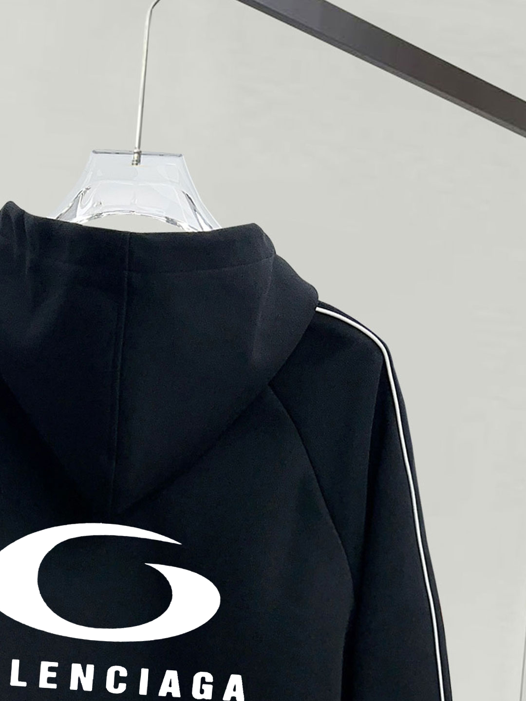 ￼ ￼ ￼ ￼ ￼ ￼ ￼ ￼ ￼ ￼ ￼ 巴黎世家 官网同步发行 胸前印花品牌logo 功能性 机能运